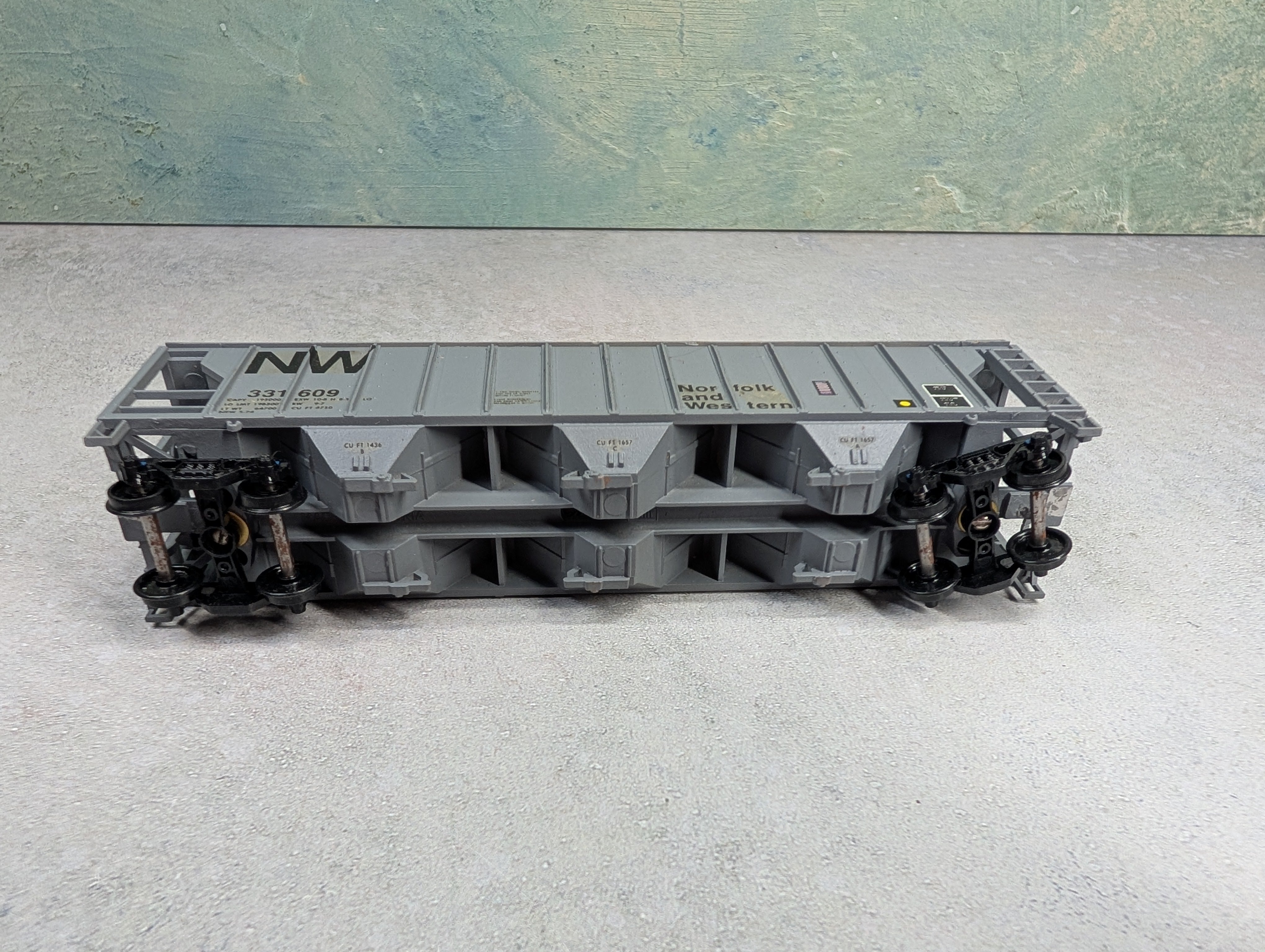 USED AHM HO Scale 3 Bay Covered Hopper Norfolk & Western NW #331609 Custom Decals
