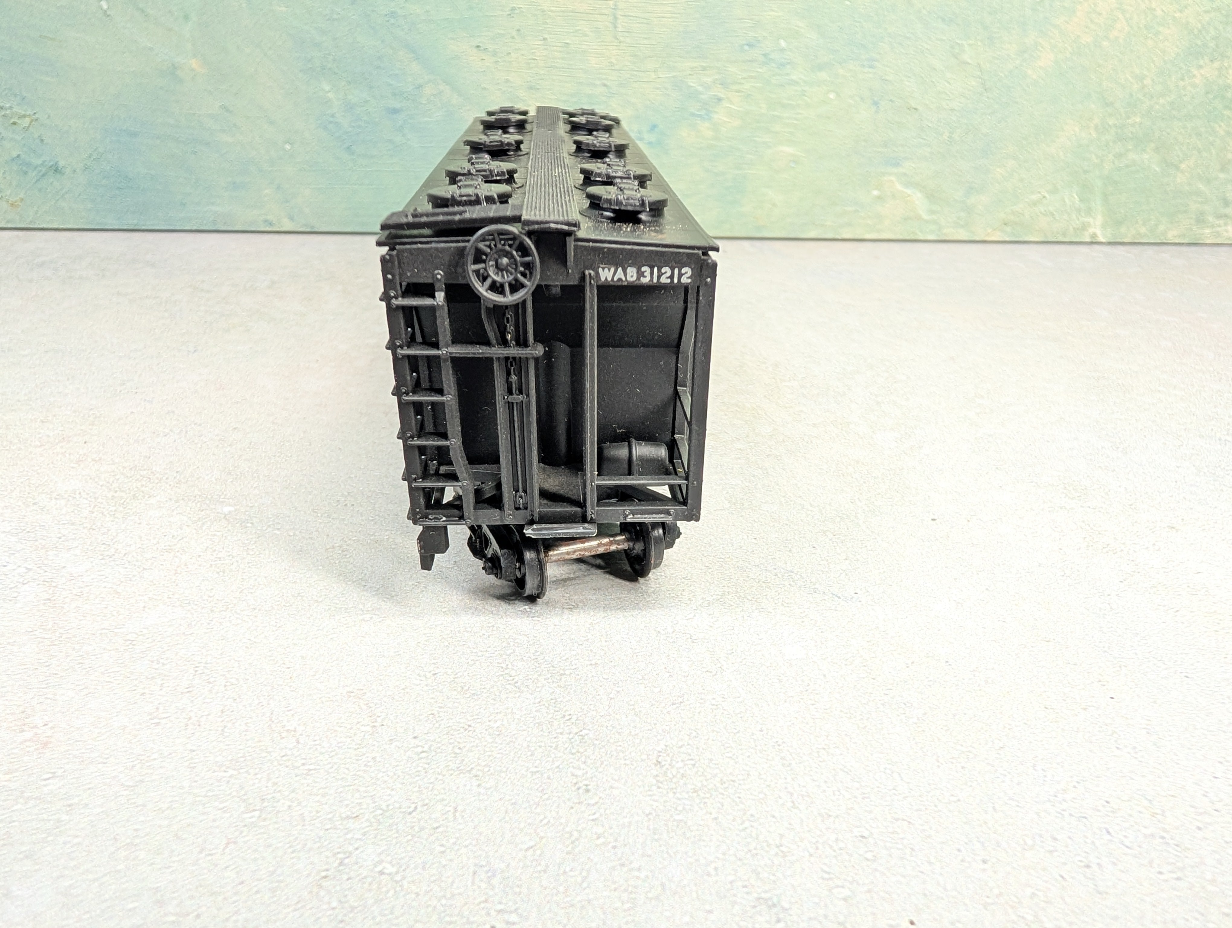 USED AHM HO Scale 3 Bay Covered Hopper Wabash WAB #31212