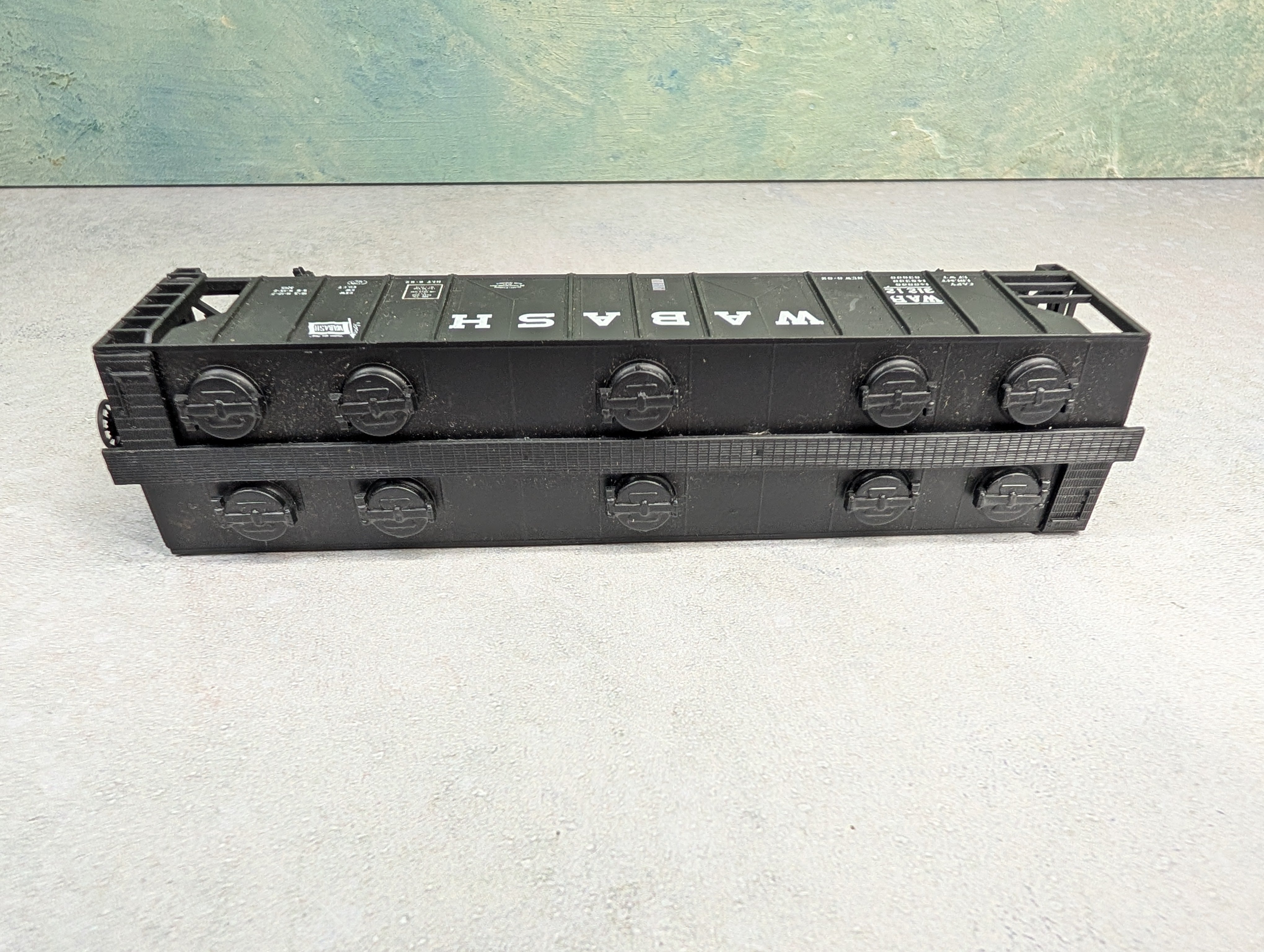 USED AHM HO Scale 3 Bay Covered Hopper Wabash WAB #31212