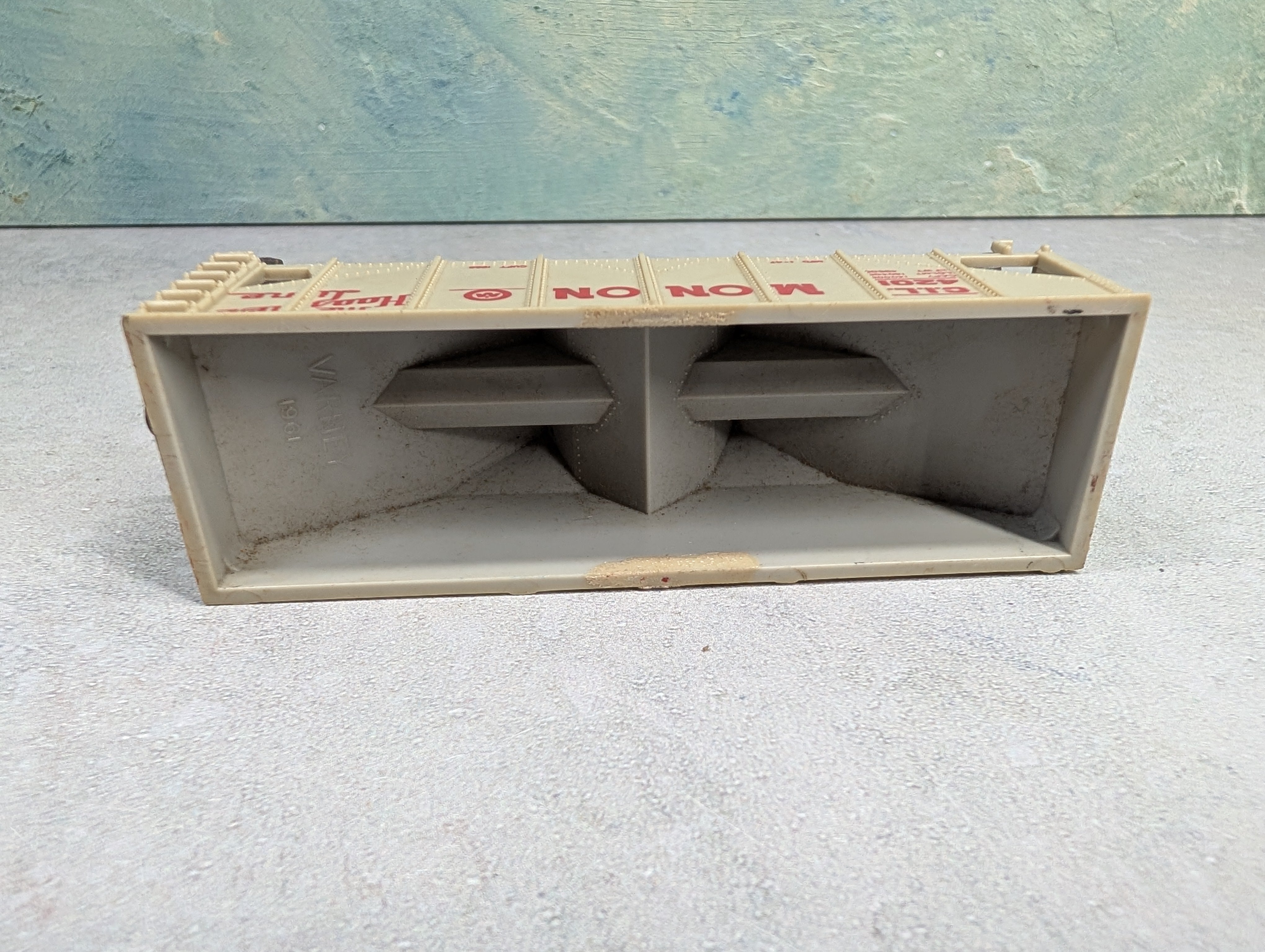 USED Varney HO Scale 2 Bay Hopper Monon CIL #4201