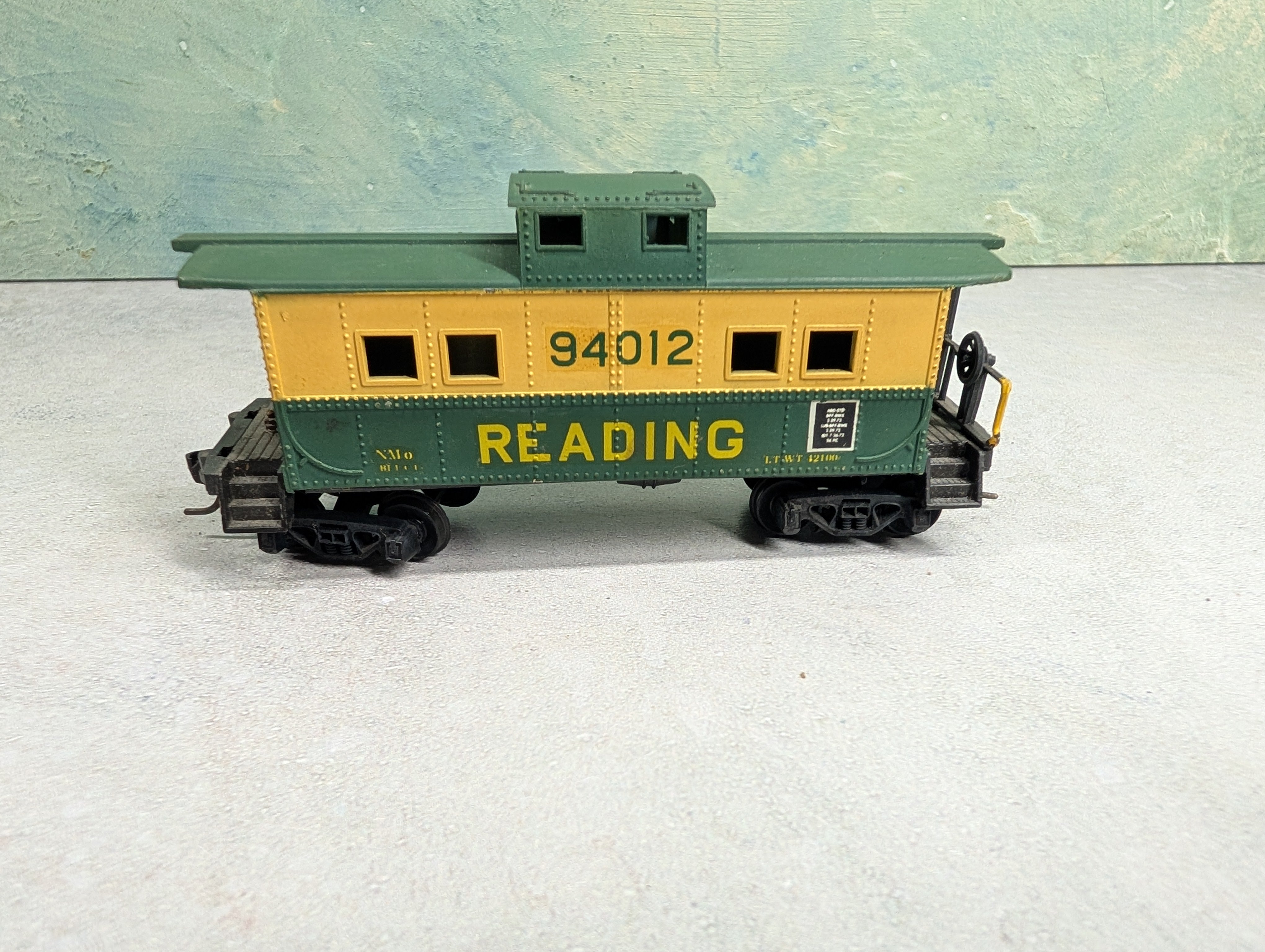 USED HO Scale Caboose Reading #94012 Custom Decals & Upgraded