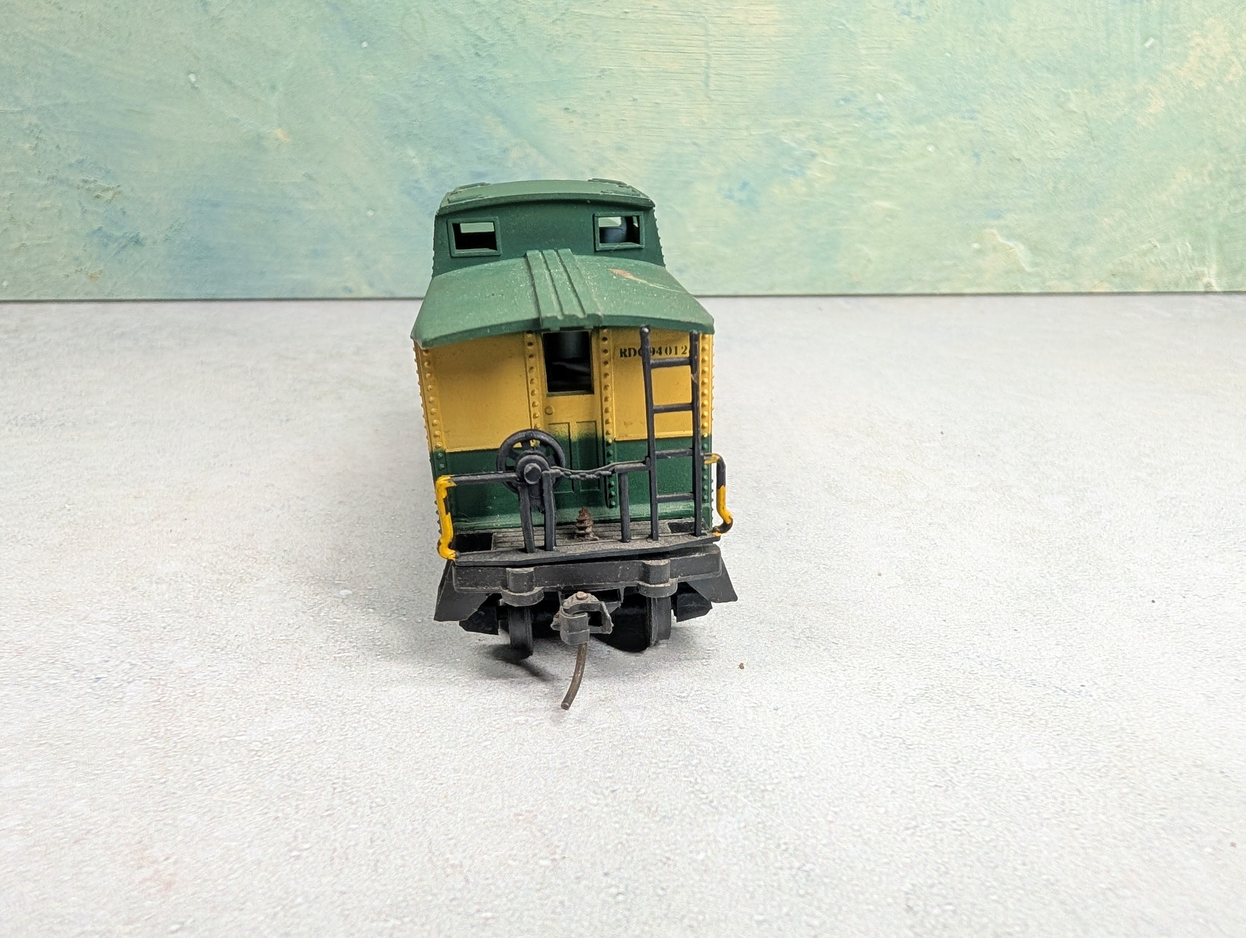 USED HO Scale Caboose Reading #94012 Custom Decals & Upgraded