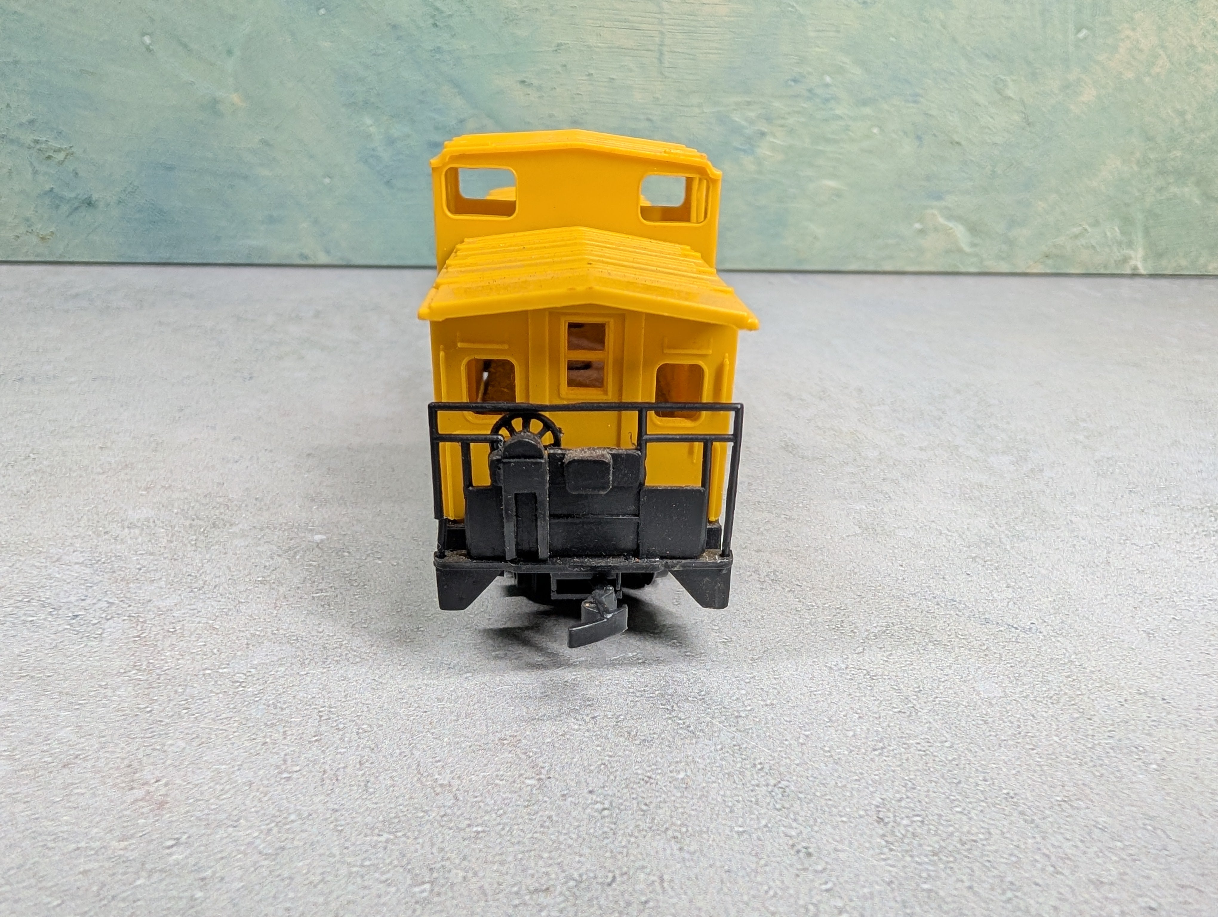 USED Bachmann HO Scale Caboose Union Pacific #207 Modern Gearboxes
