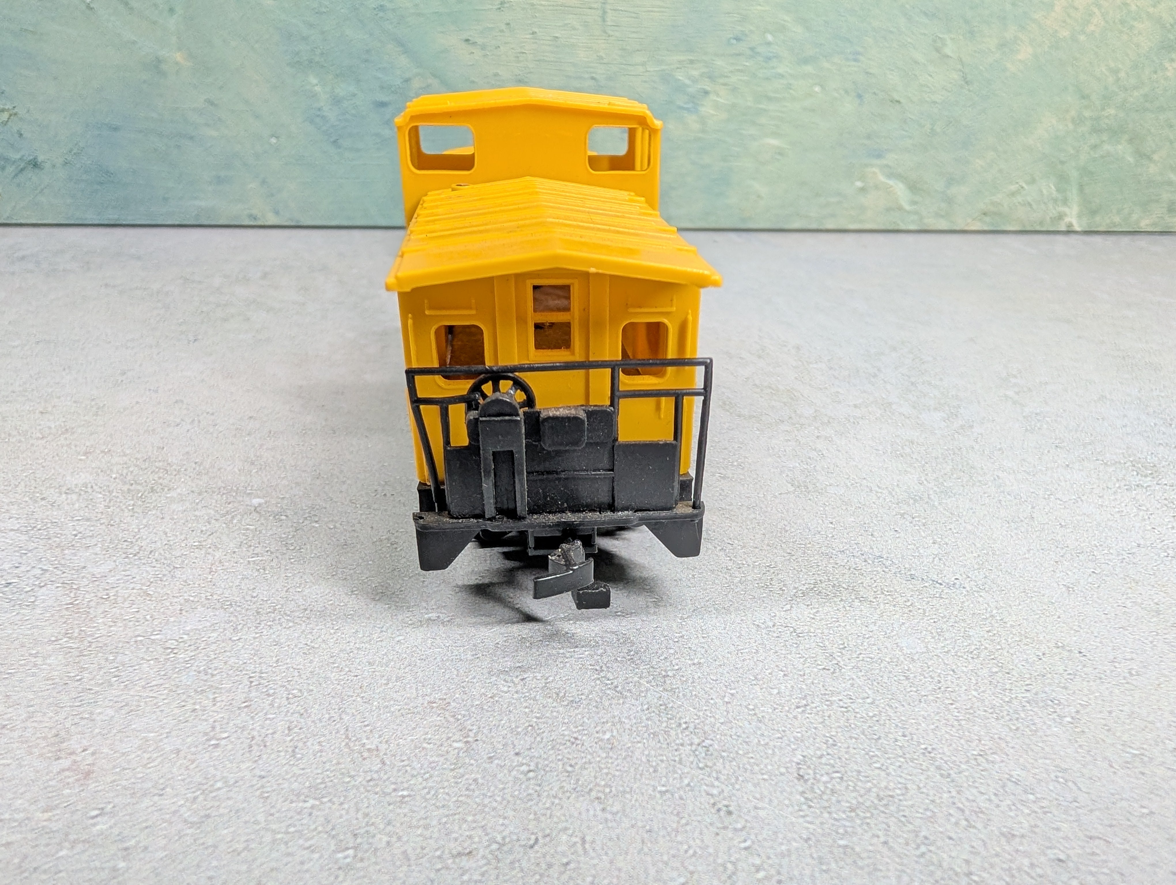 USED Bachmann HO Scale Caboose Union Pacific #207 Modern Gearboxes