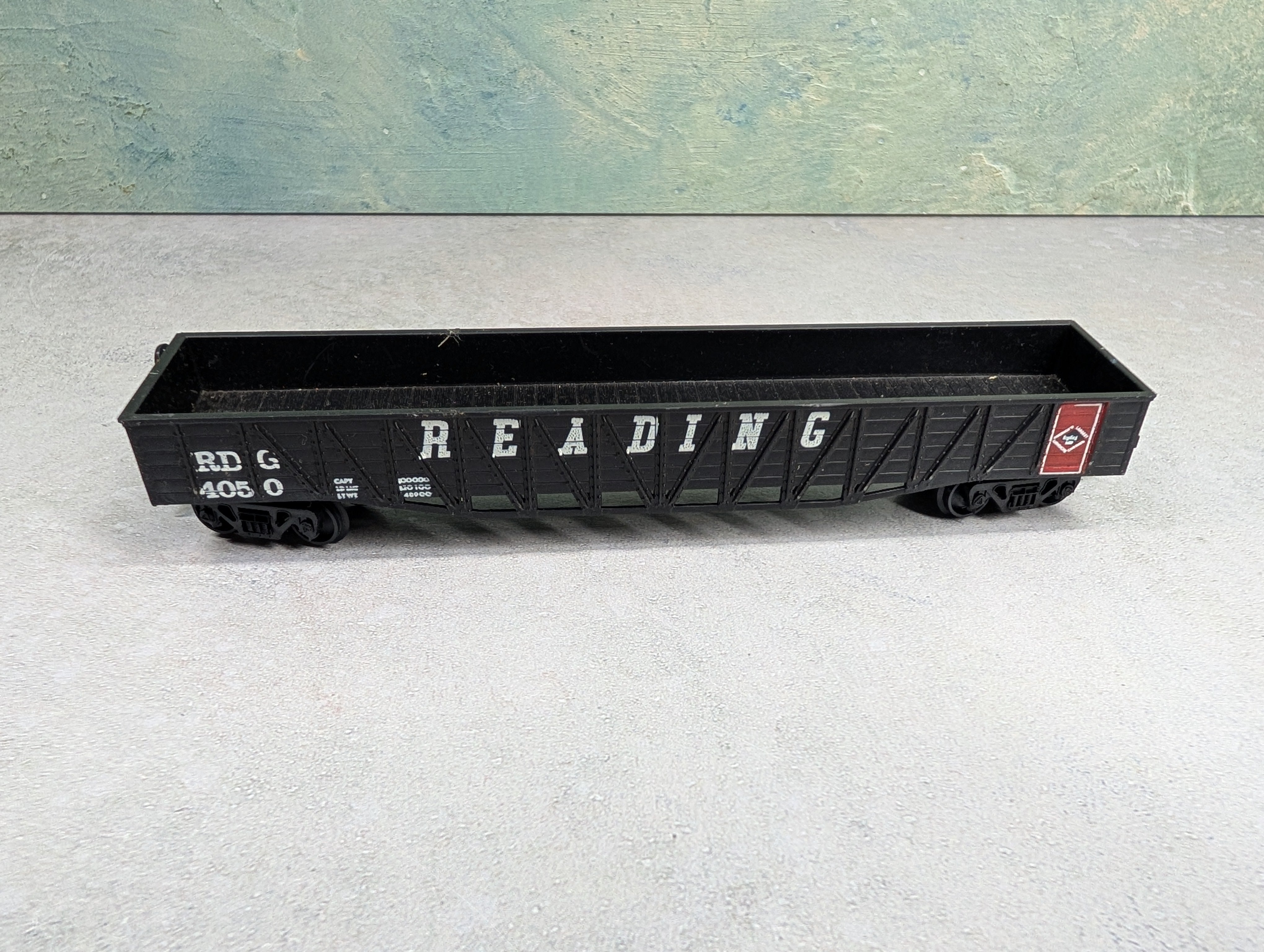 USED AHM HO Scale 50' Wooden Gondola Reading RDG #4050