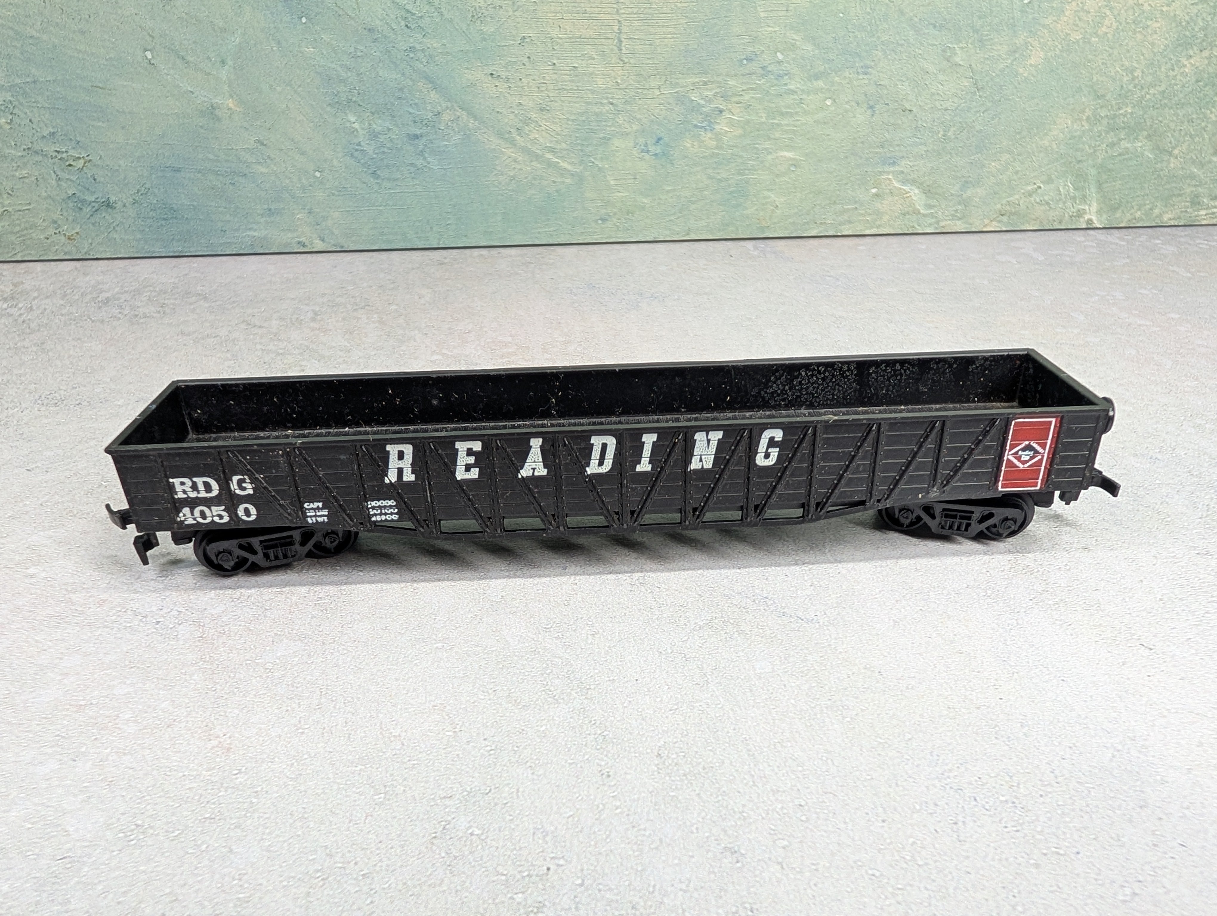 USED AHM HO Scale 50' Wooden Gondola Reading RDG #4050