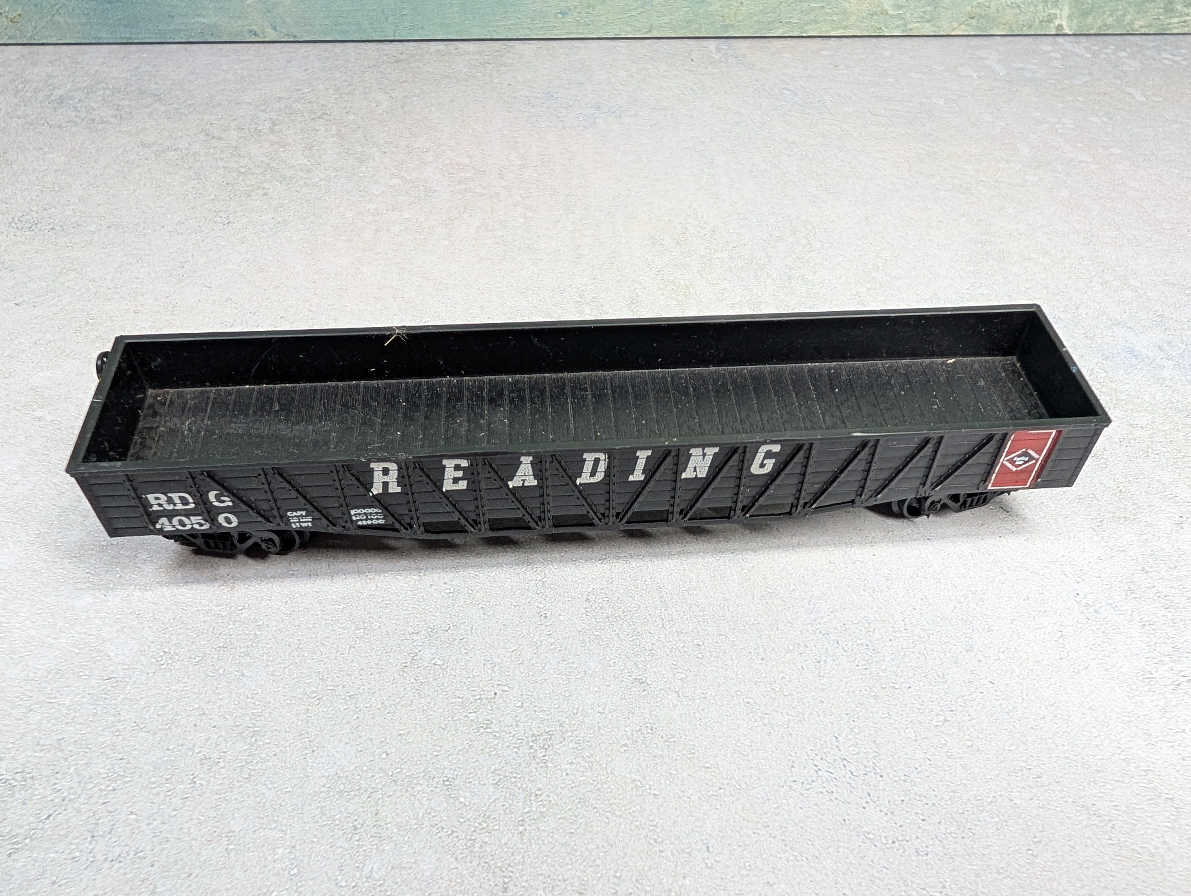 USED AHM HO Scale 50' Wooden Gondola Reading RDG #4050