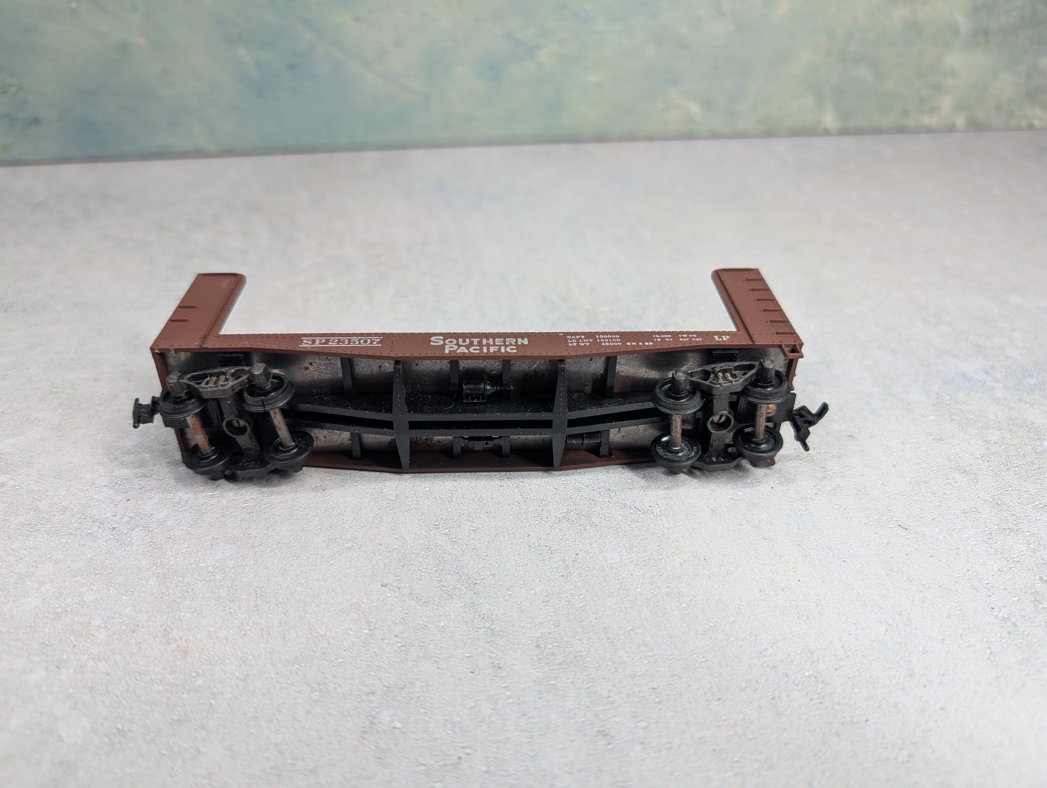USED Athearn HO Scale 40' Bulkhead Flat Car Southern Pacific SP #23507