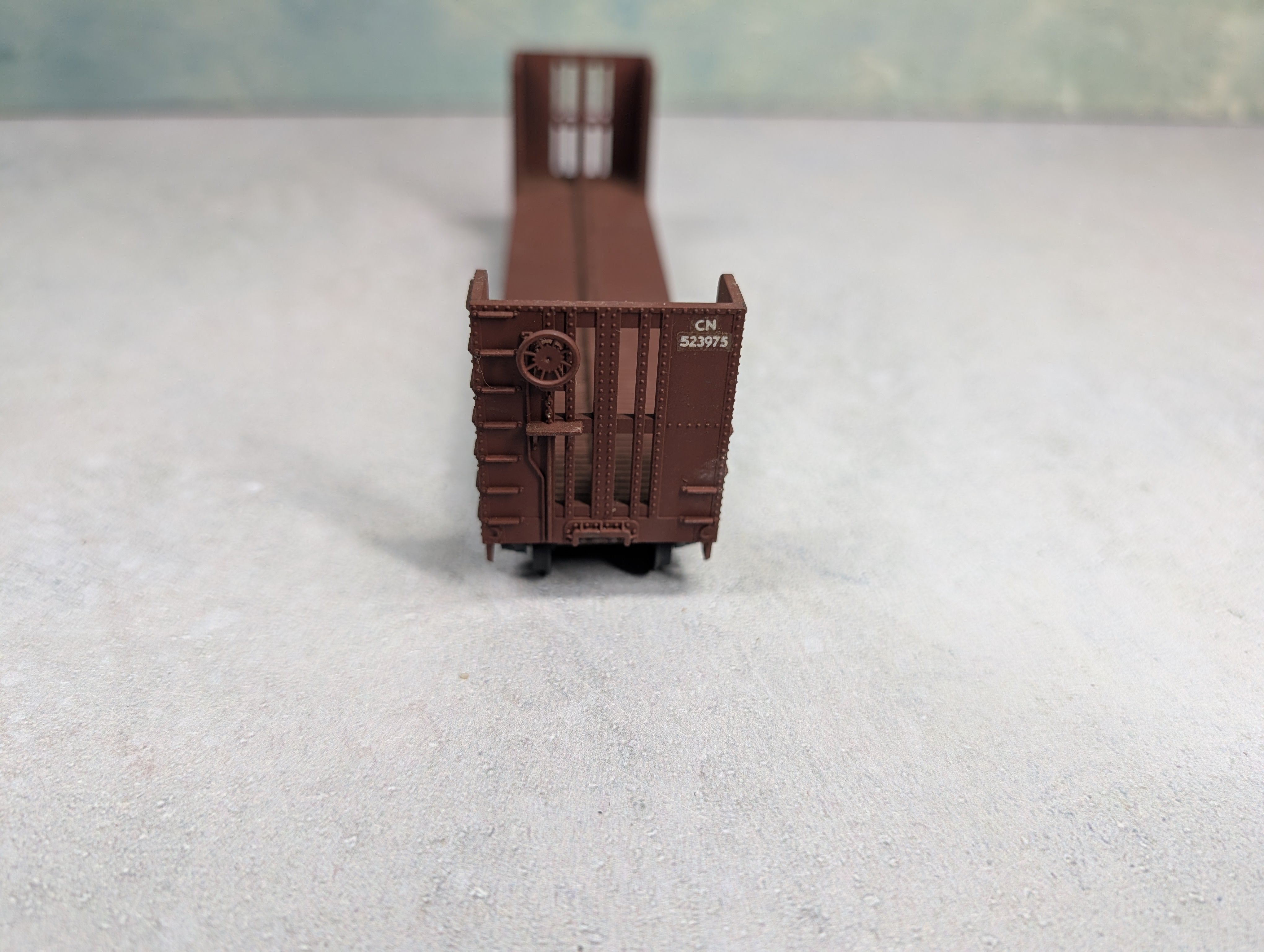 USED Athearn HO Scale 40' Bulkhead Flat Car Canadian National CN #523975 Custom Decals