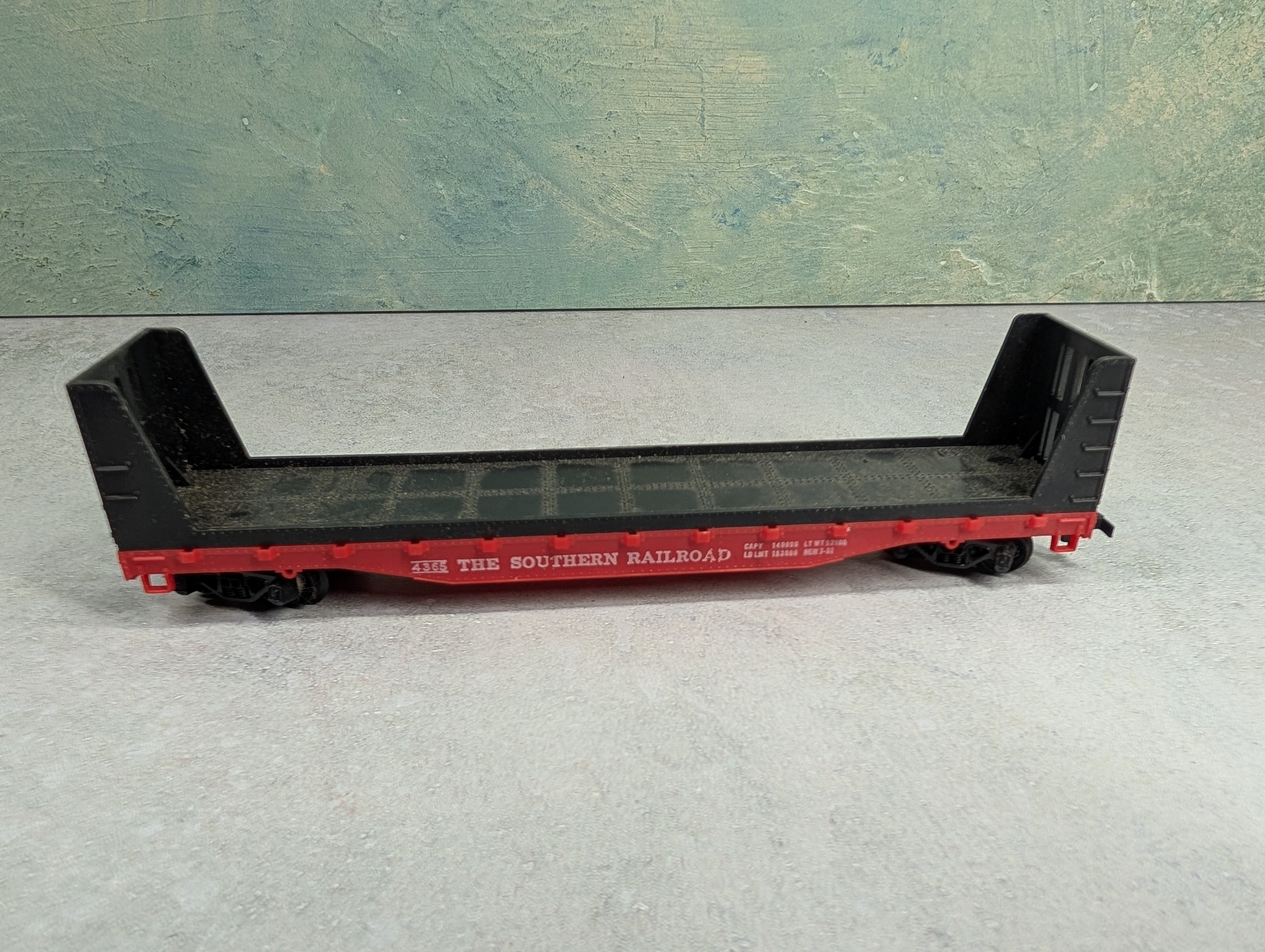 USED Tyco HO Scale 50' Bulkhead Flat Car Southern #4365