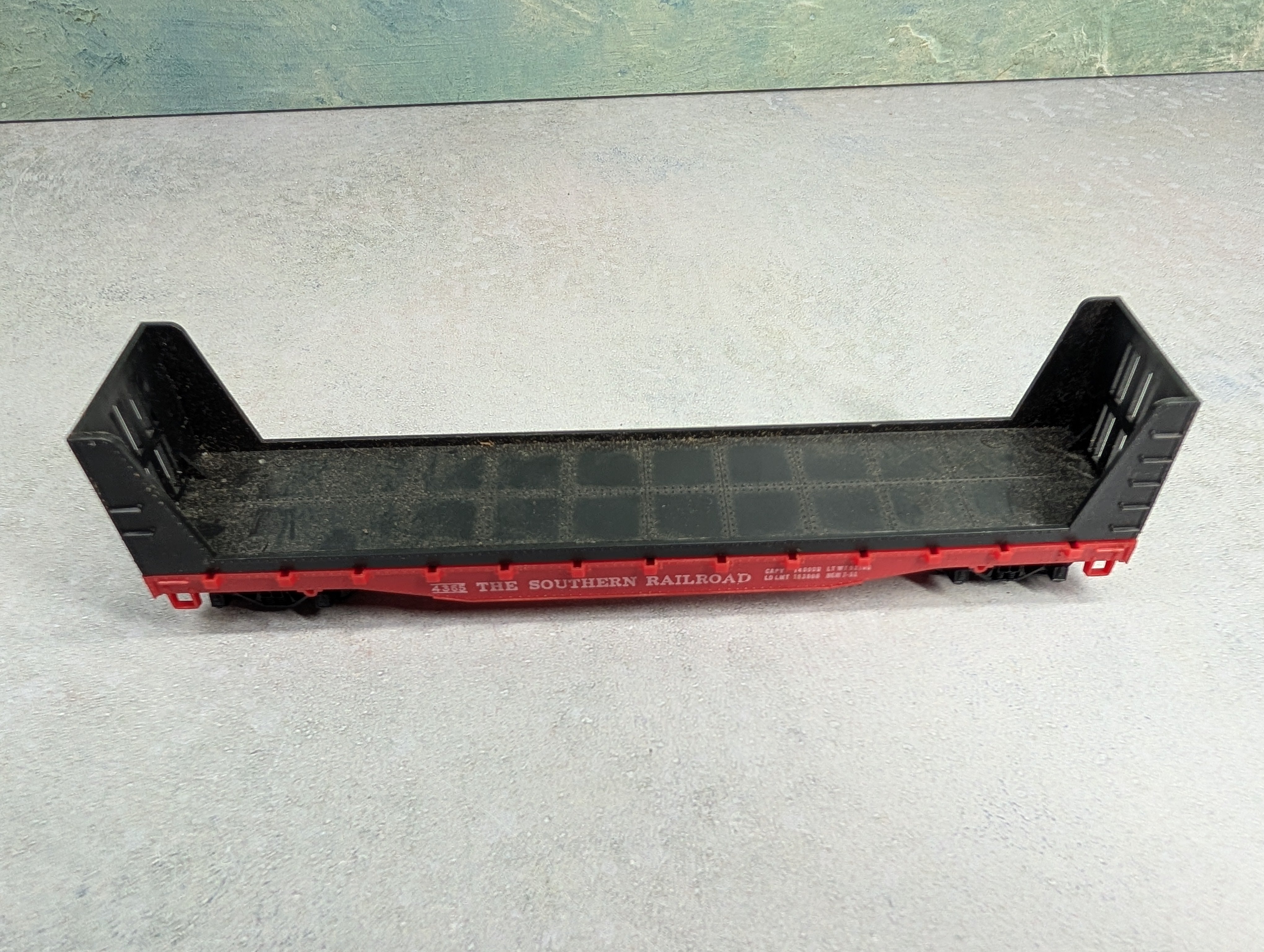 USED Tyco HO Scale 50' Bulkhead Flat Car Southern #4365
