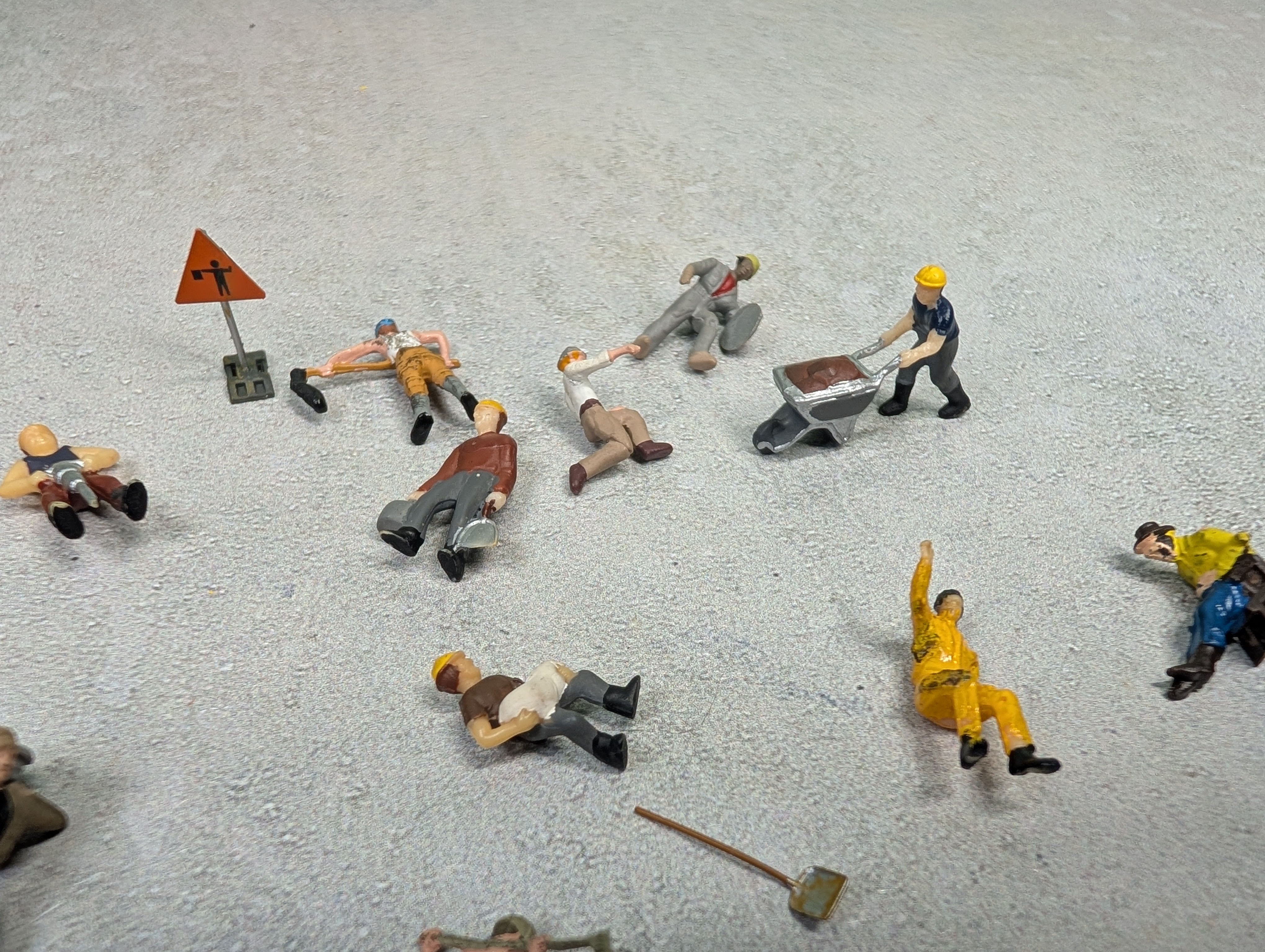 USED HO Scale Construction People & More