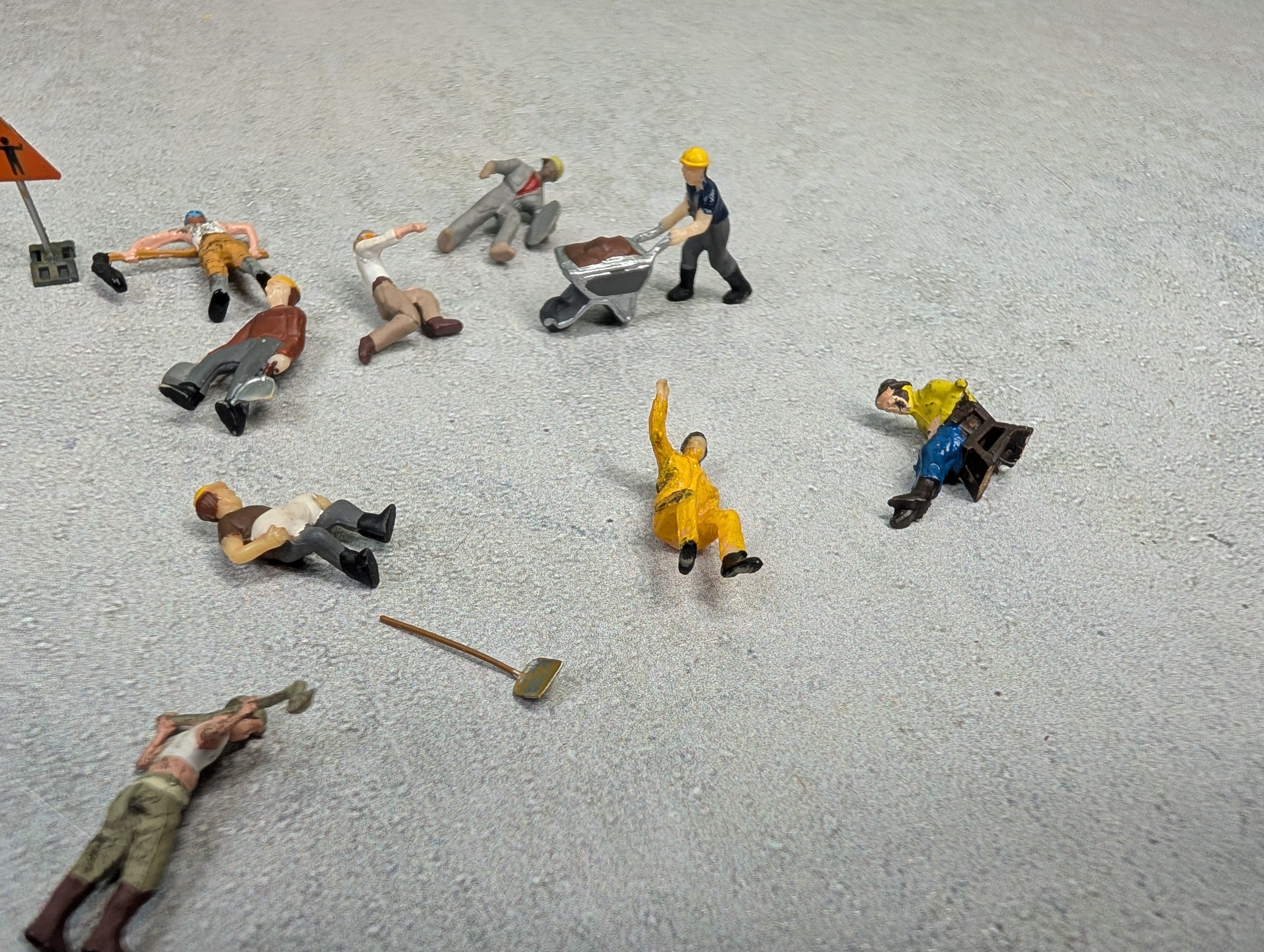USED HO Scale Construction People & More