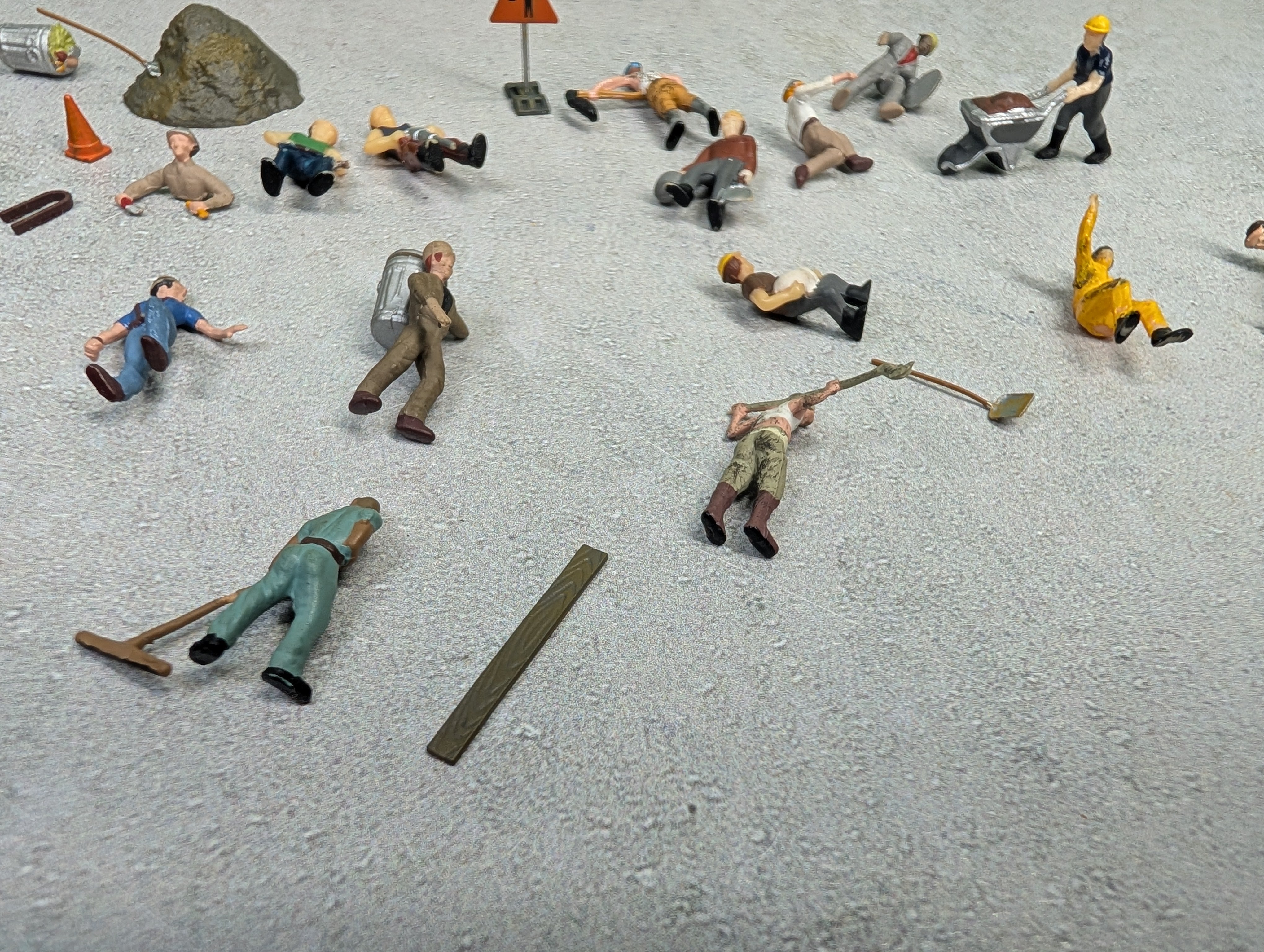 USED HO Scale Construction People & More