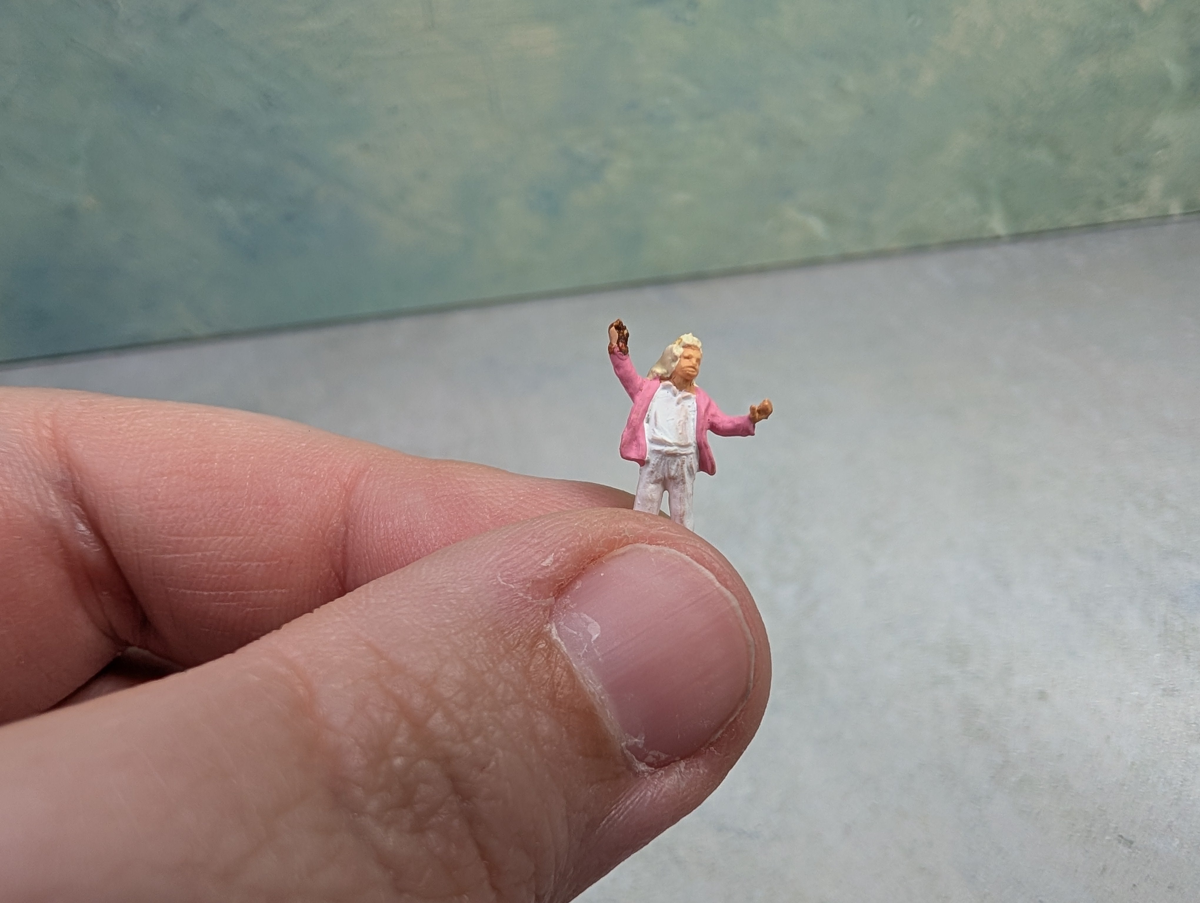 USED Preiser 24659 HO Scale Selling Balloons (3 figures)