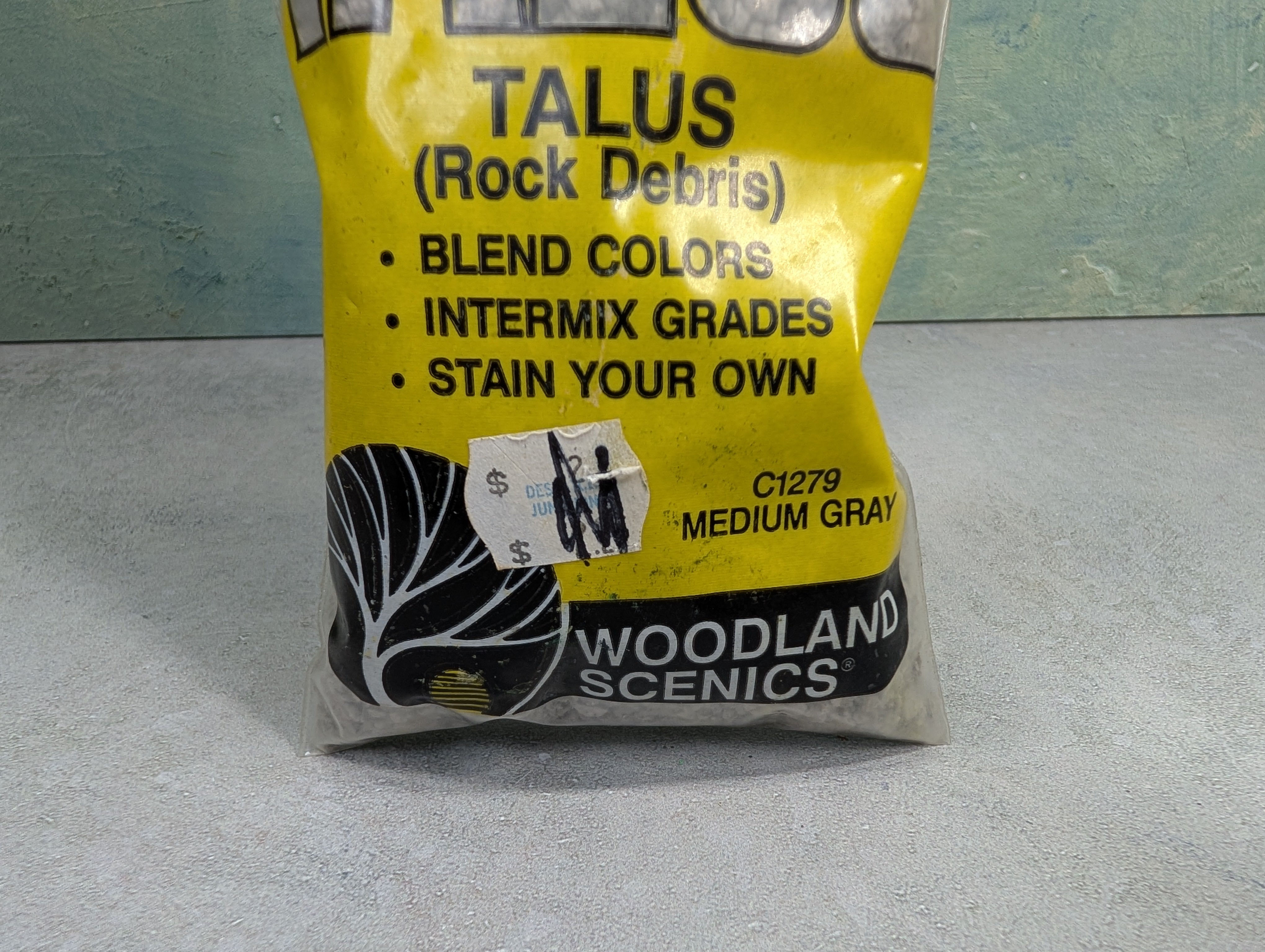 USED Woodland Scenics C1279 MULTI Scale Talus Rock Debri Medium Gray