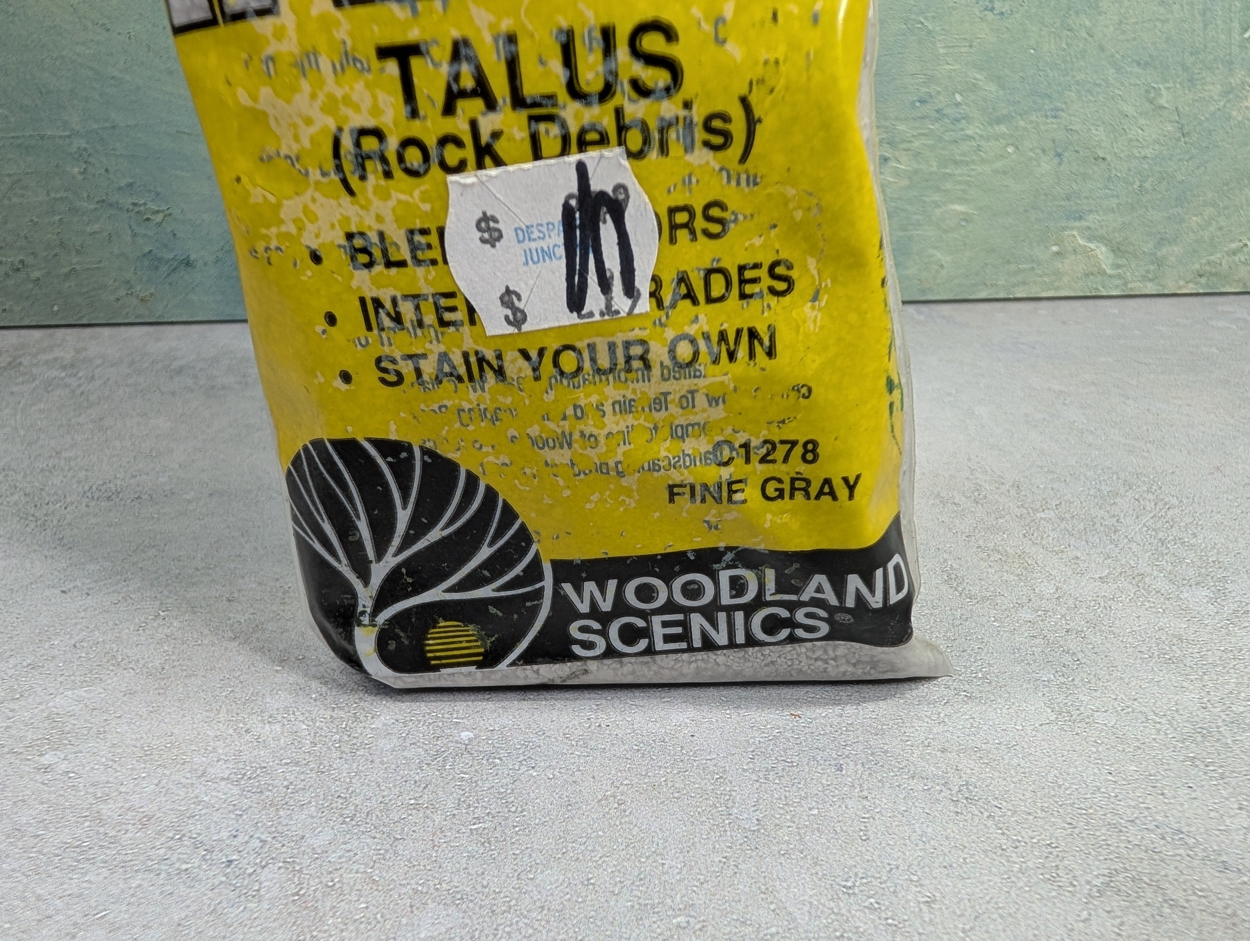 USED Woodland Scenics C1278 MULTI Scale Talus Rock Debri Fine Gray