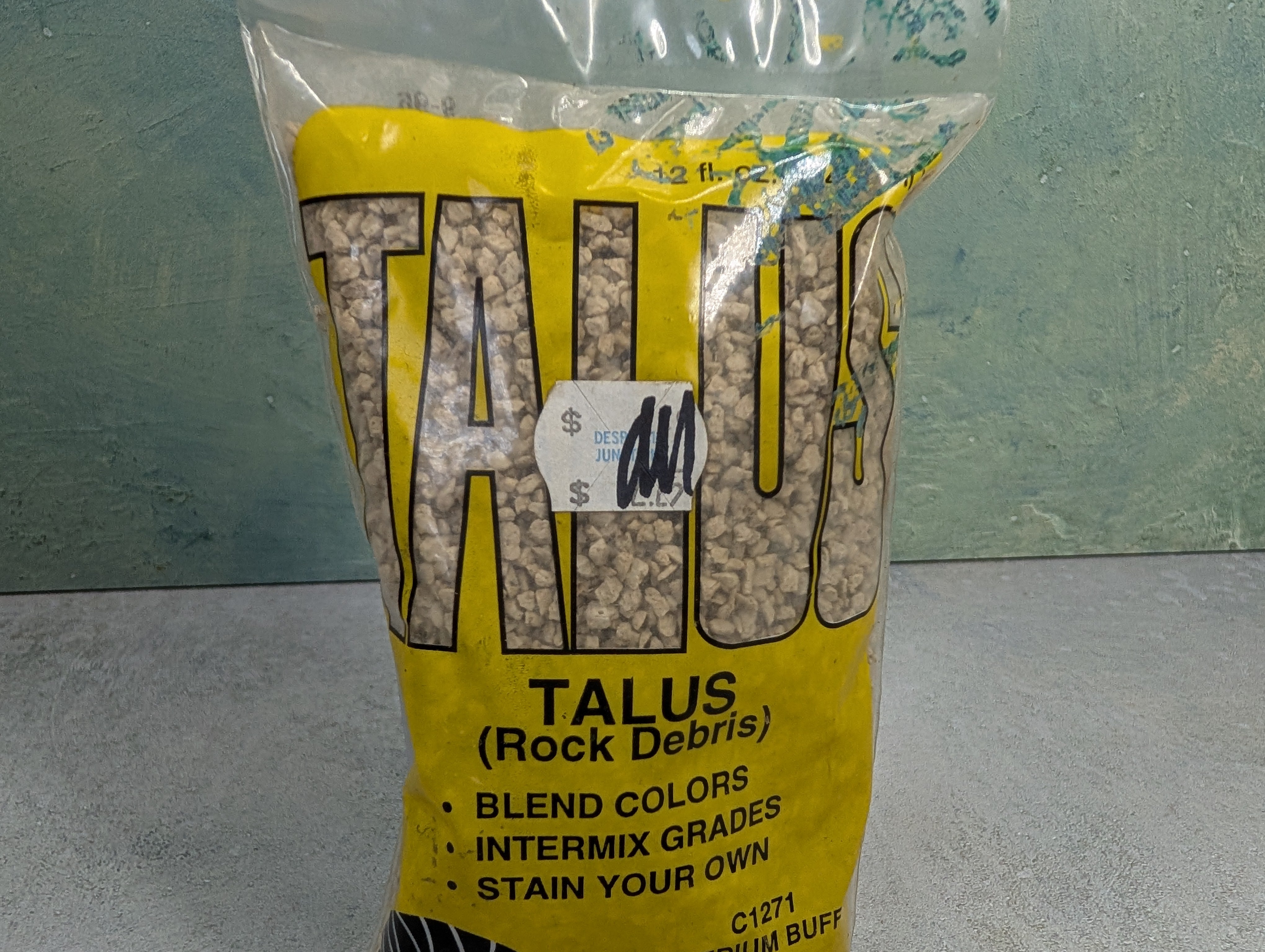 USED Woodland Scenics C1271 MULTI Scale Talus Rock Debri Medium Buff