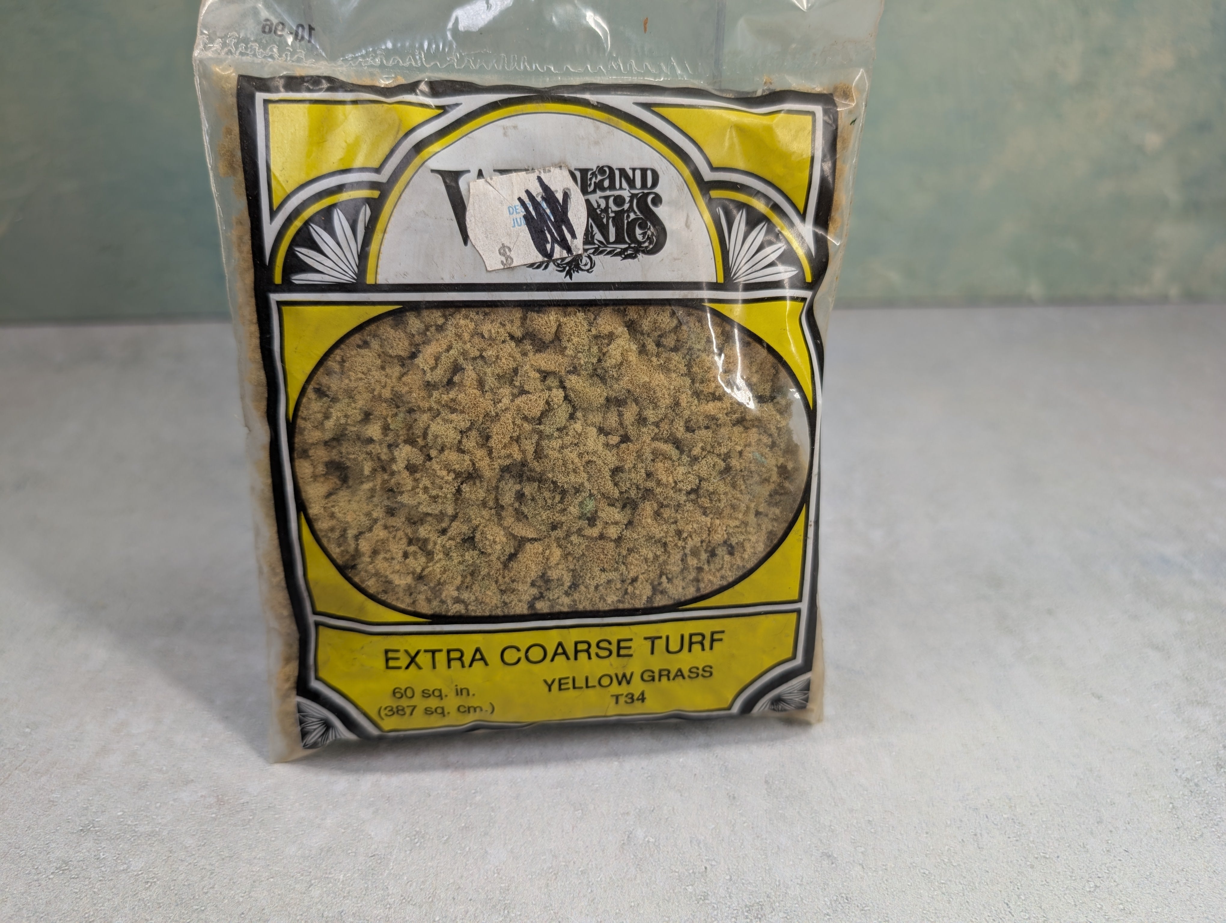 USED Woodland Scenics T34 MULTI Scale Extra Coarse Turf Yellow Grass