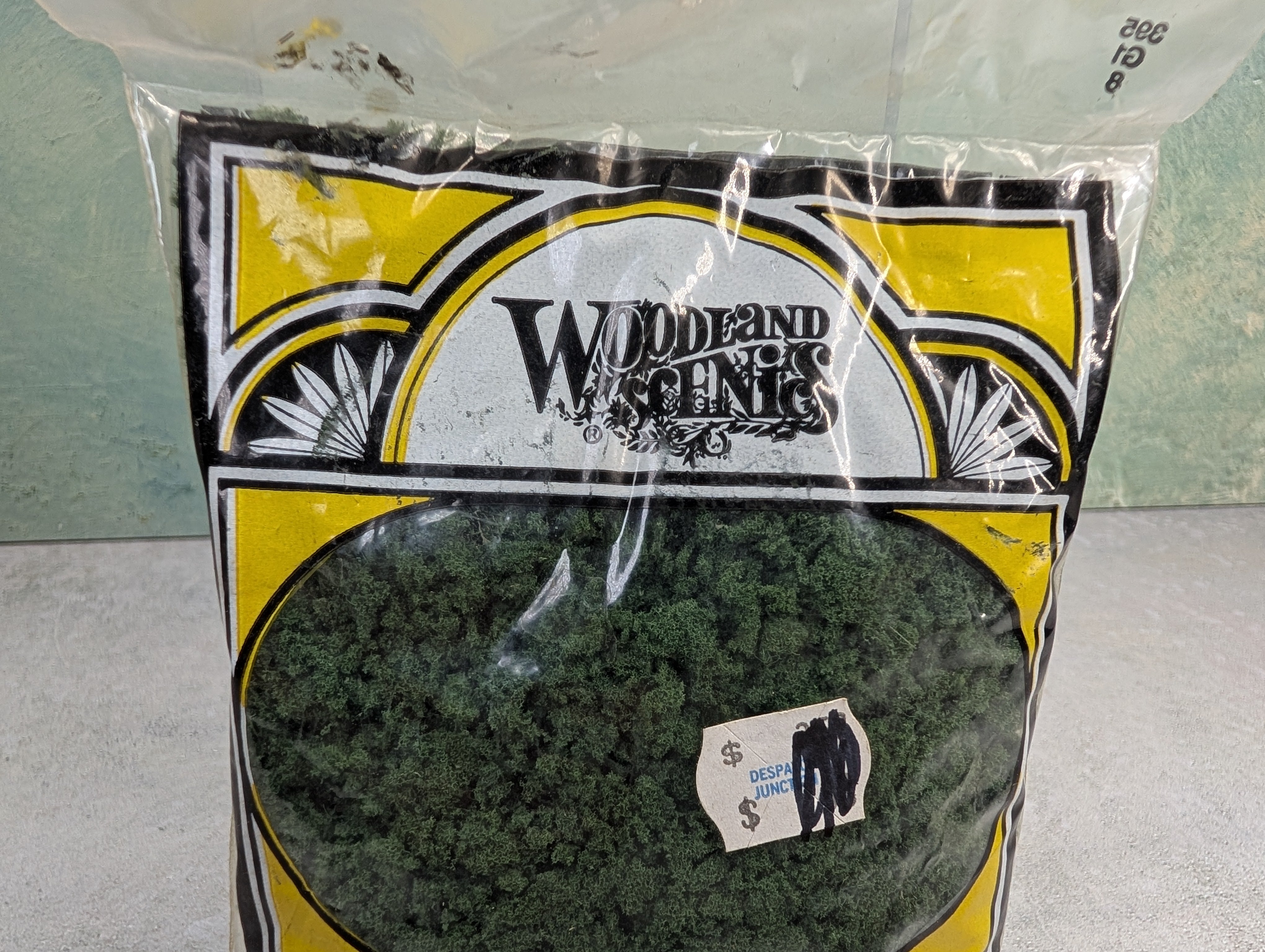 USED Woodland Scenics T38 MULTI Scale Extra Coarse Turf Dark Green