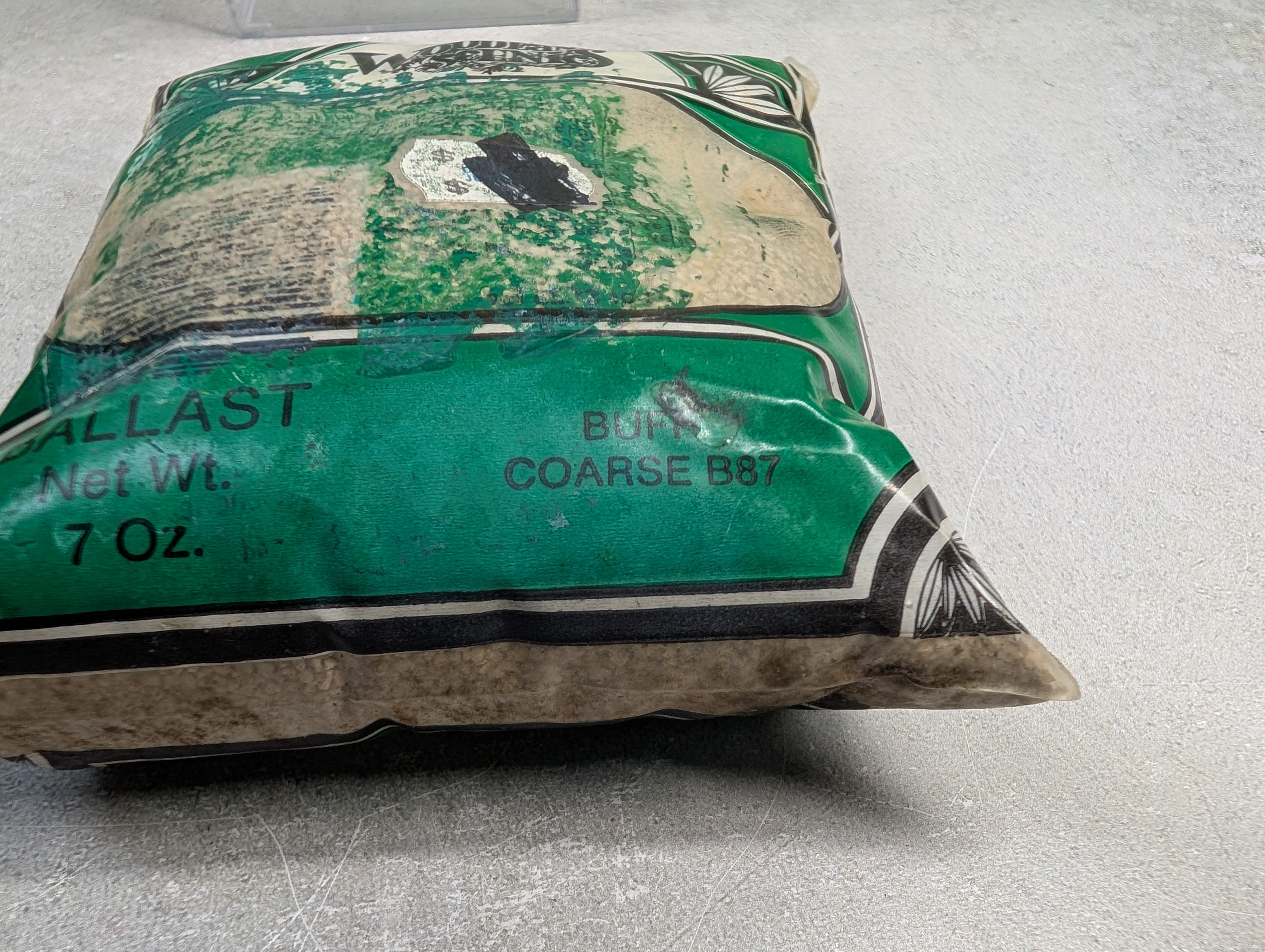 USED Woodland Scenics B87 MULTI Scale Ballast Buff Coarse