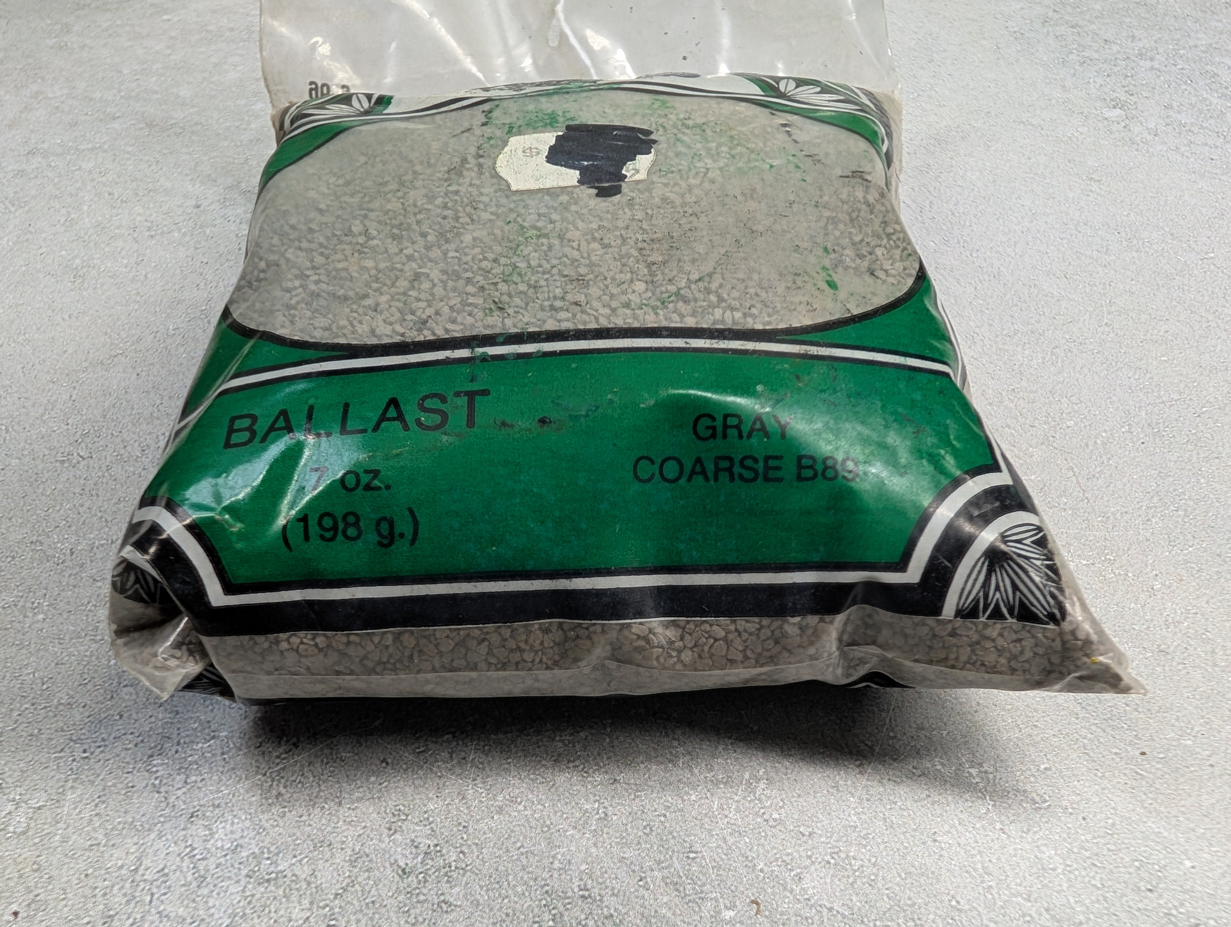 USED Woodland Scenics B89 MULTI Scale Ballast Gray Coarse