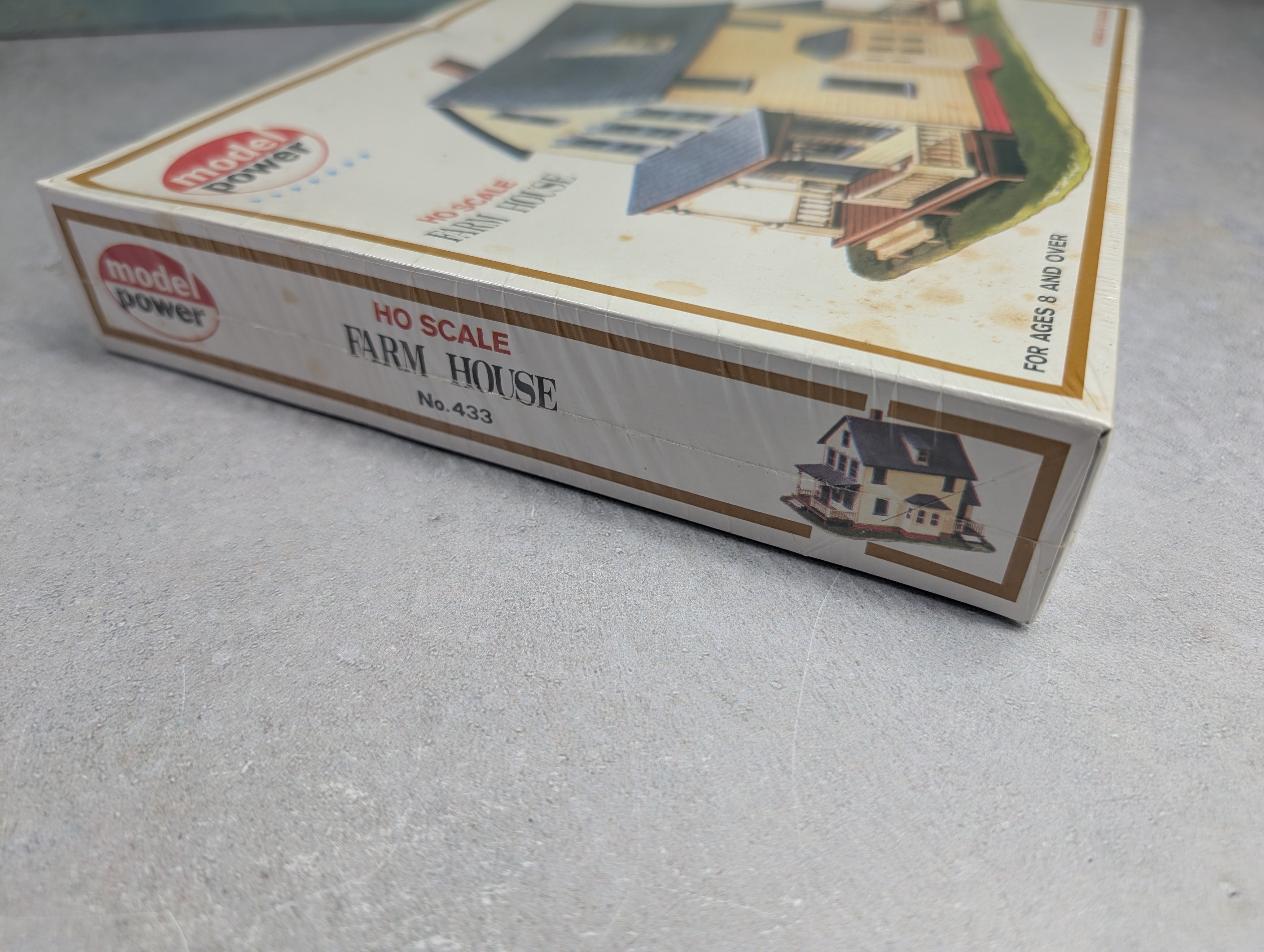 Model Power 433 HO Scale Farm House (Sealed) KIT