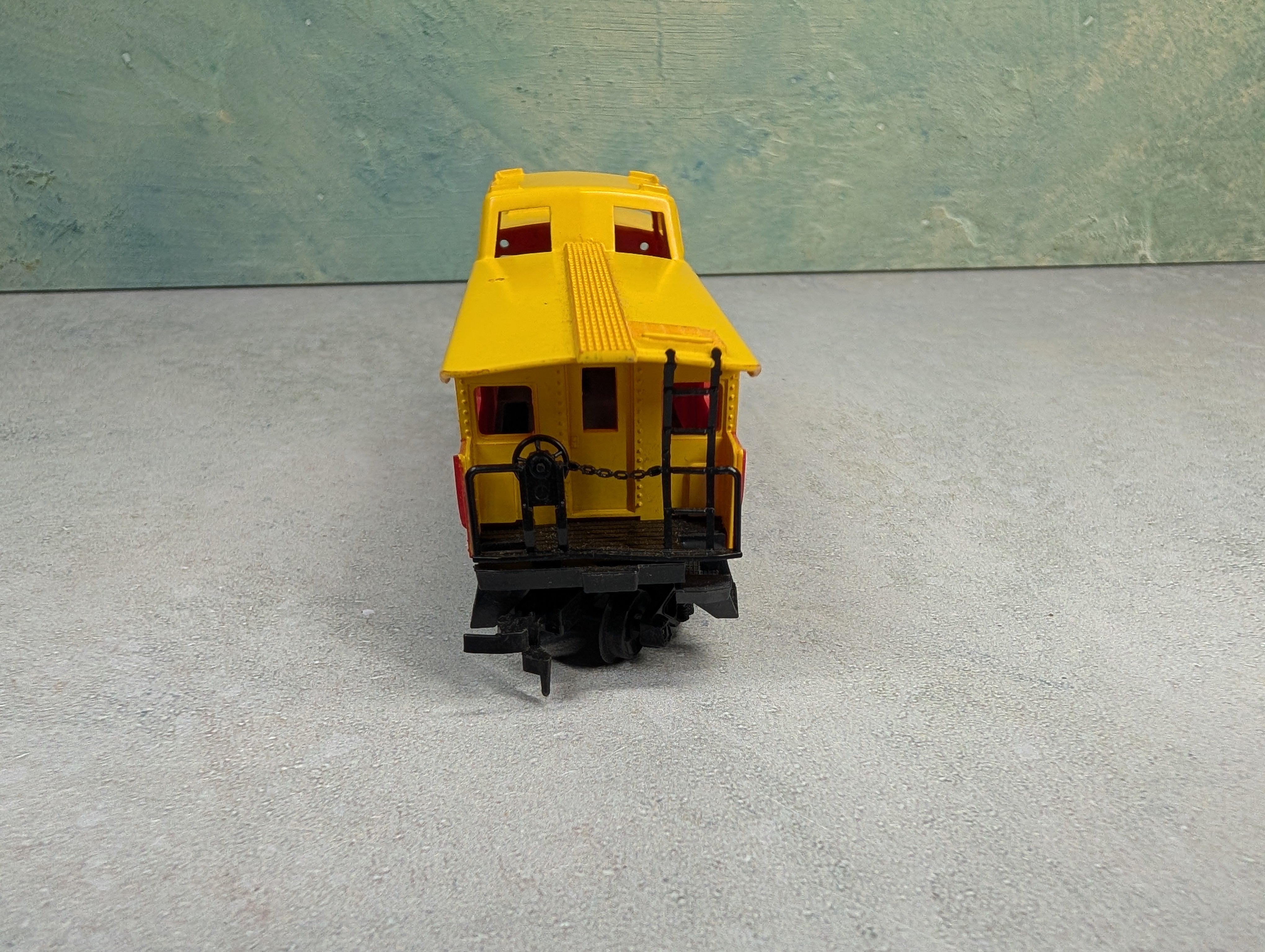 USED HO Scale Caboose Rock Island