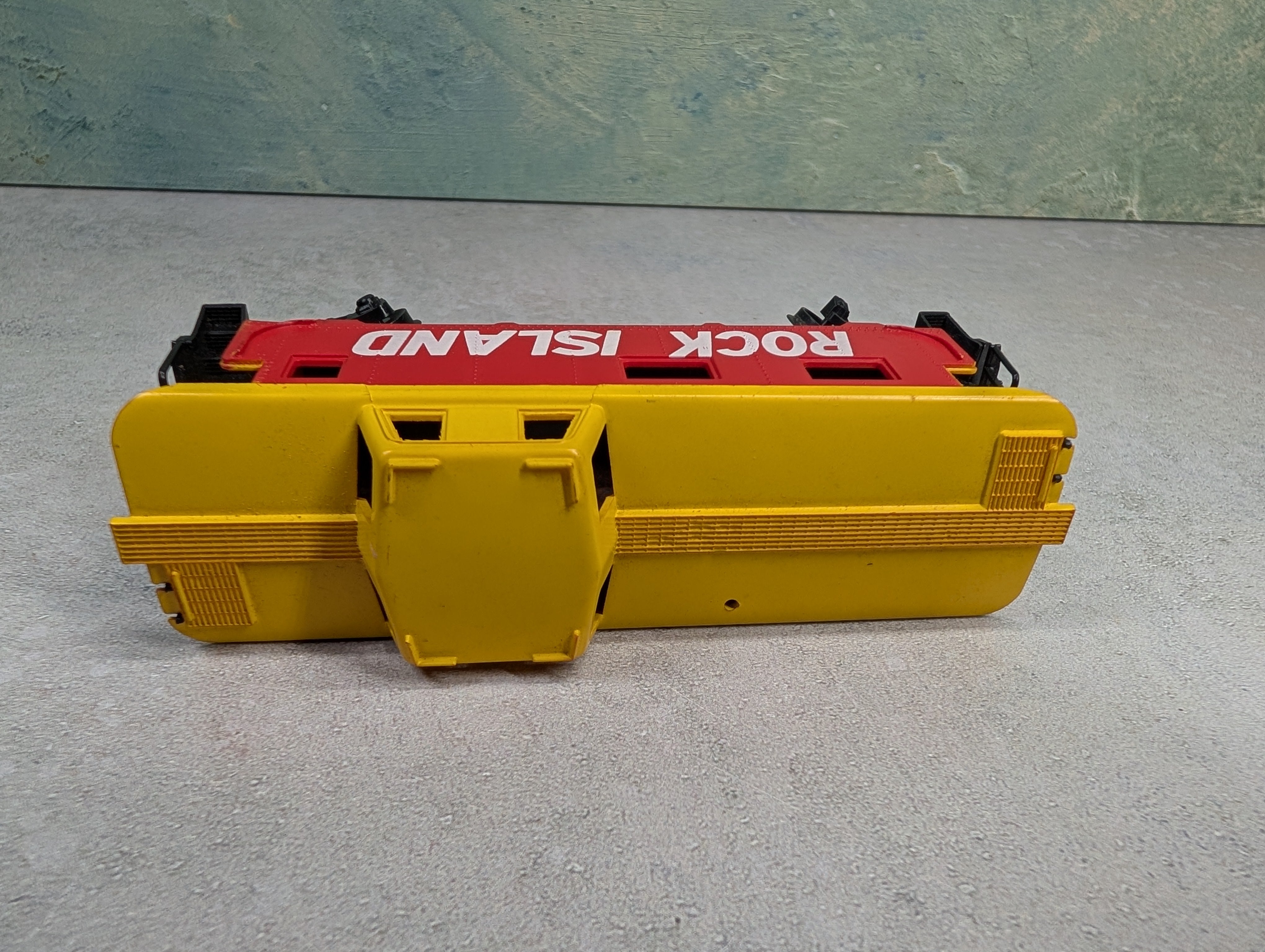 USED HO Scale Caboose Rock Island