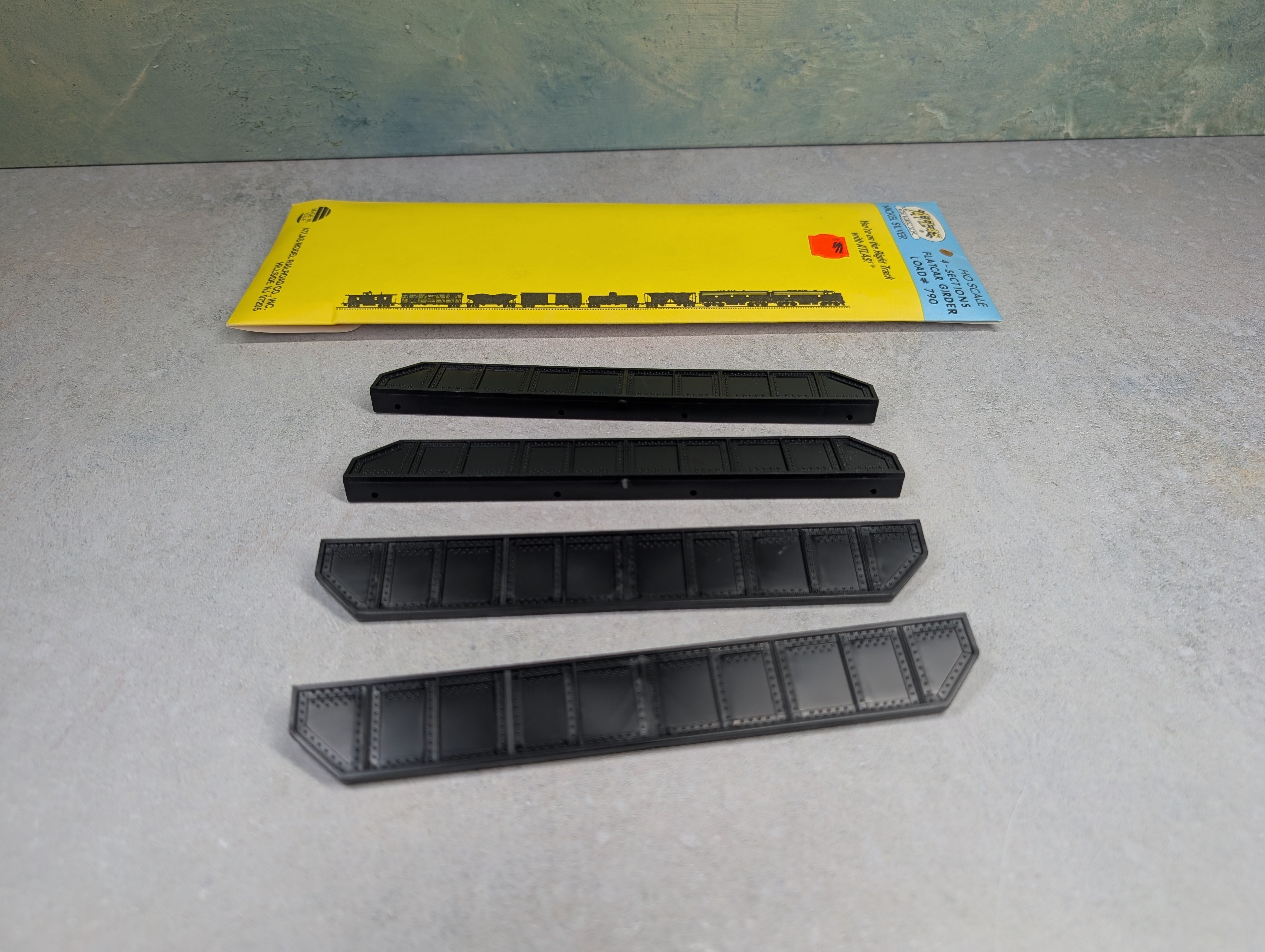 USED Atlas 790 HO Scale 4 Sections of Flatcar Girder Bridge Loads - Blue Pack