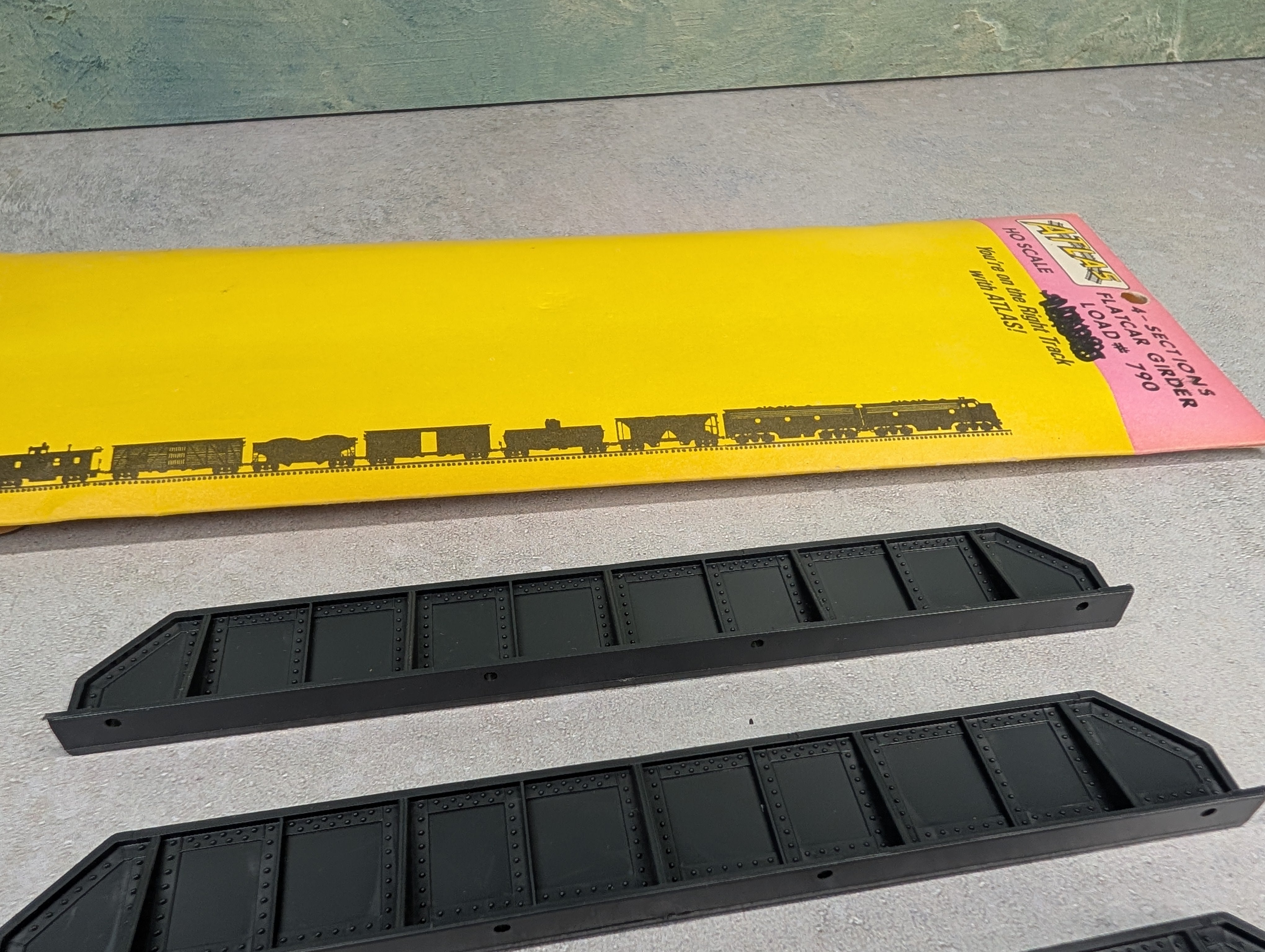 USED Atlas 790 HO Scale 4 Sections of Flatcar Girder Bridge Loads - Pink Pack