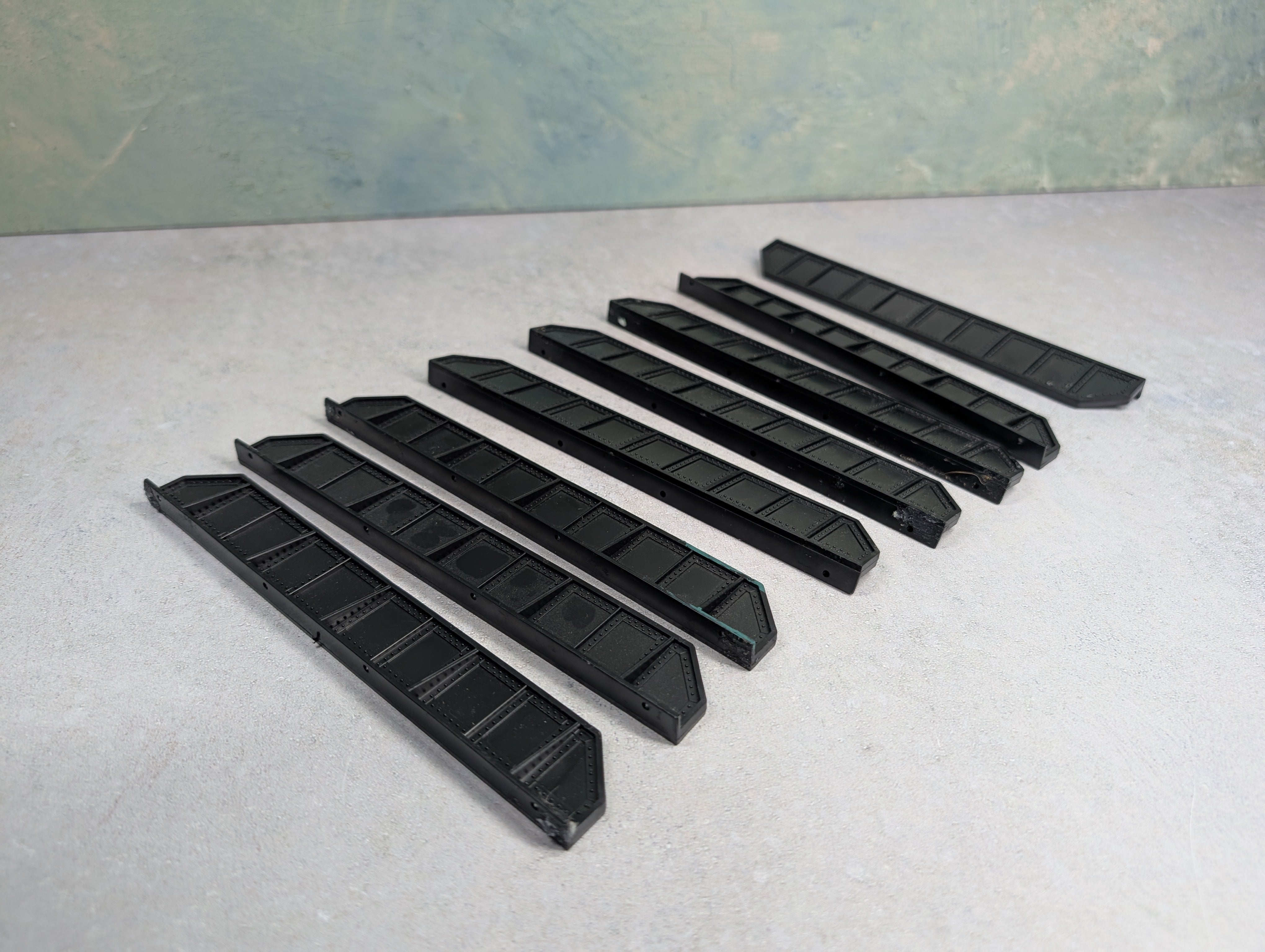 USED Atlas HO Scale 8 Sections of Flatcar Girder Bridge Loads