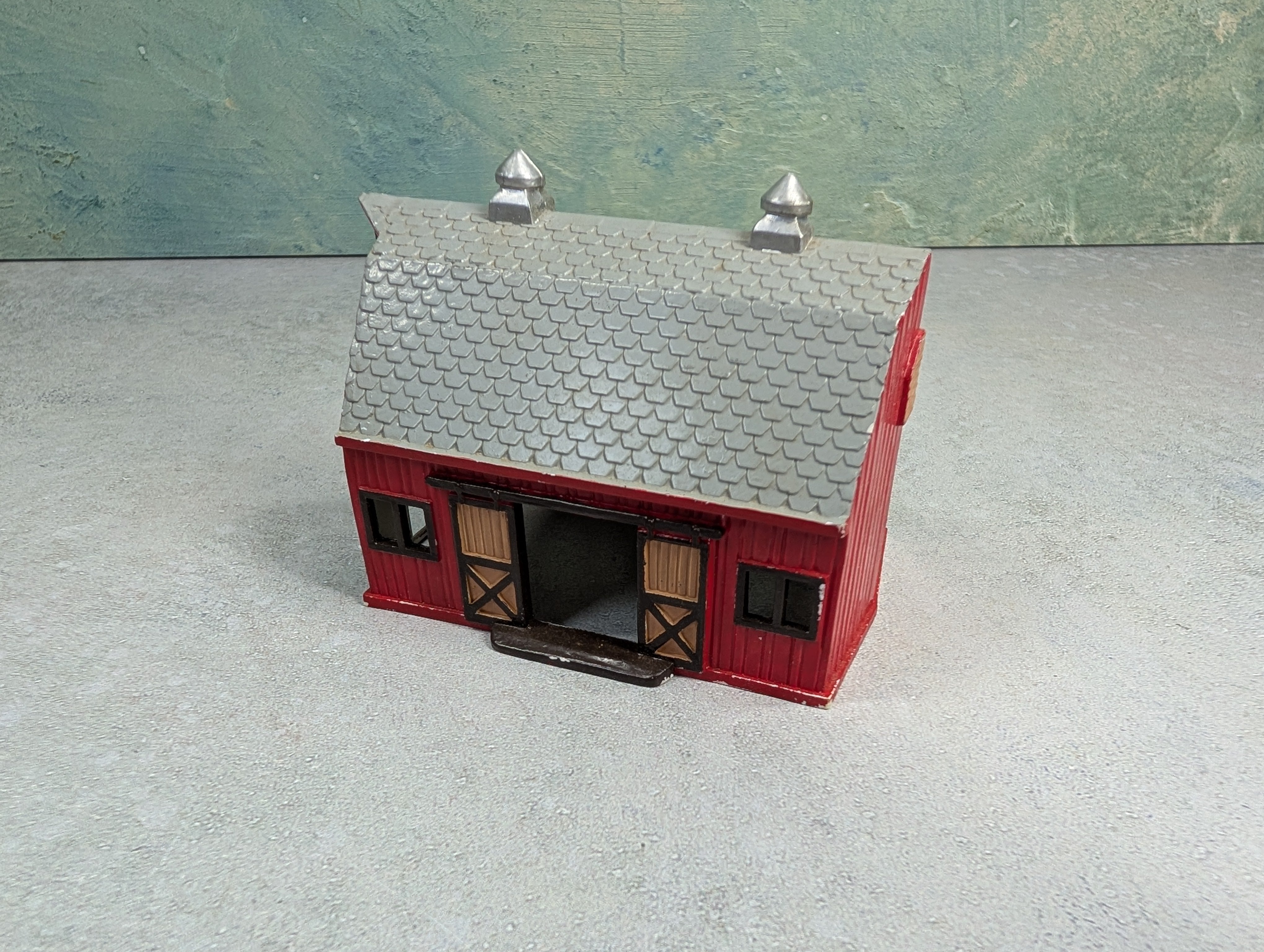 USED Marx HO Scale Red Barn
