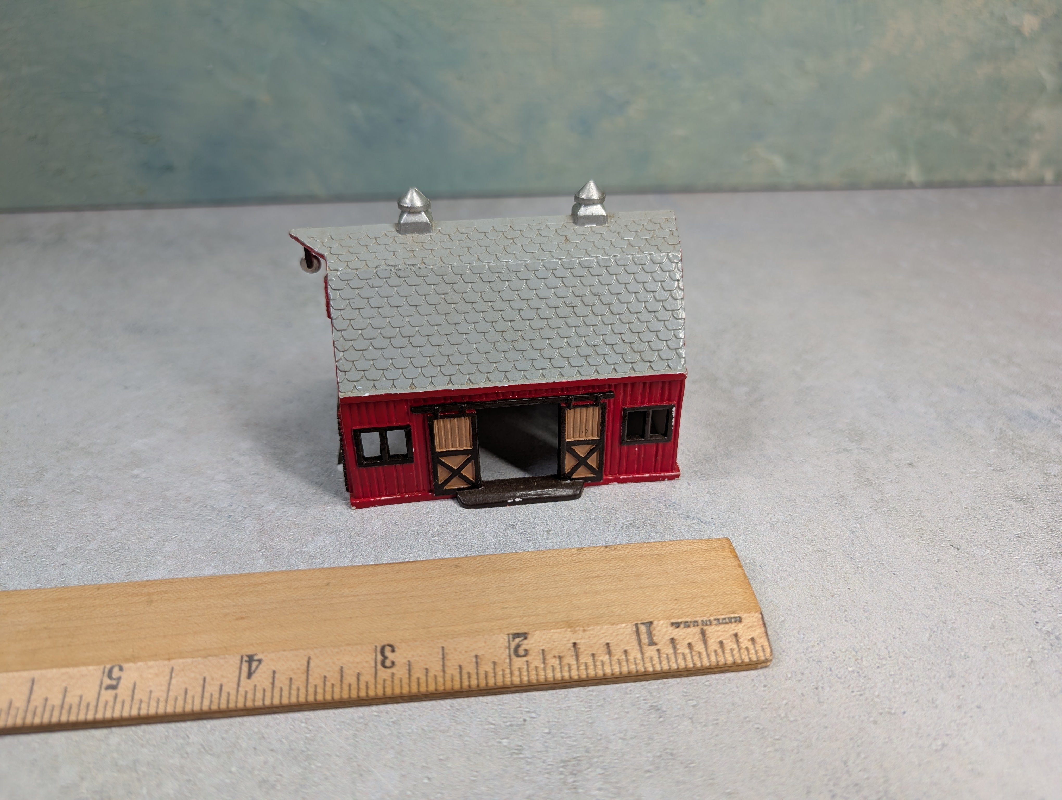 USED Marx HO Scale Red Barn