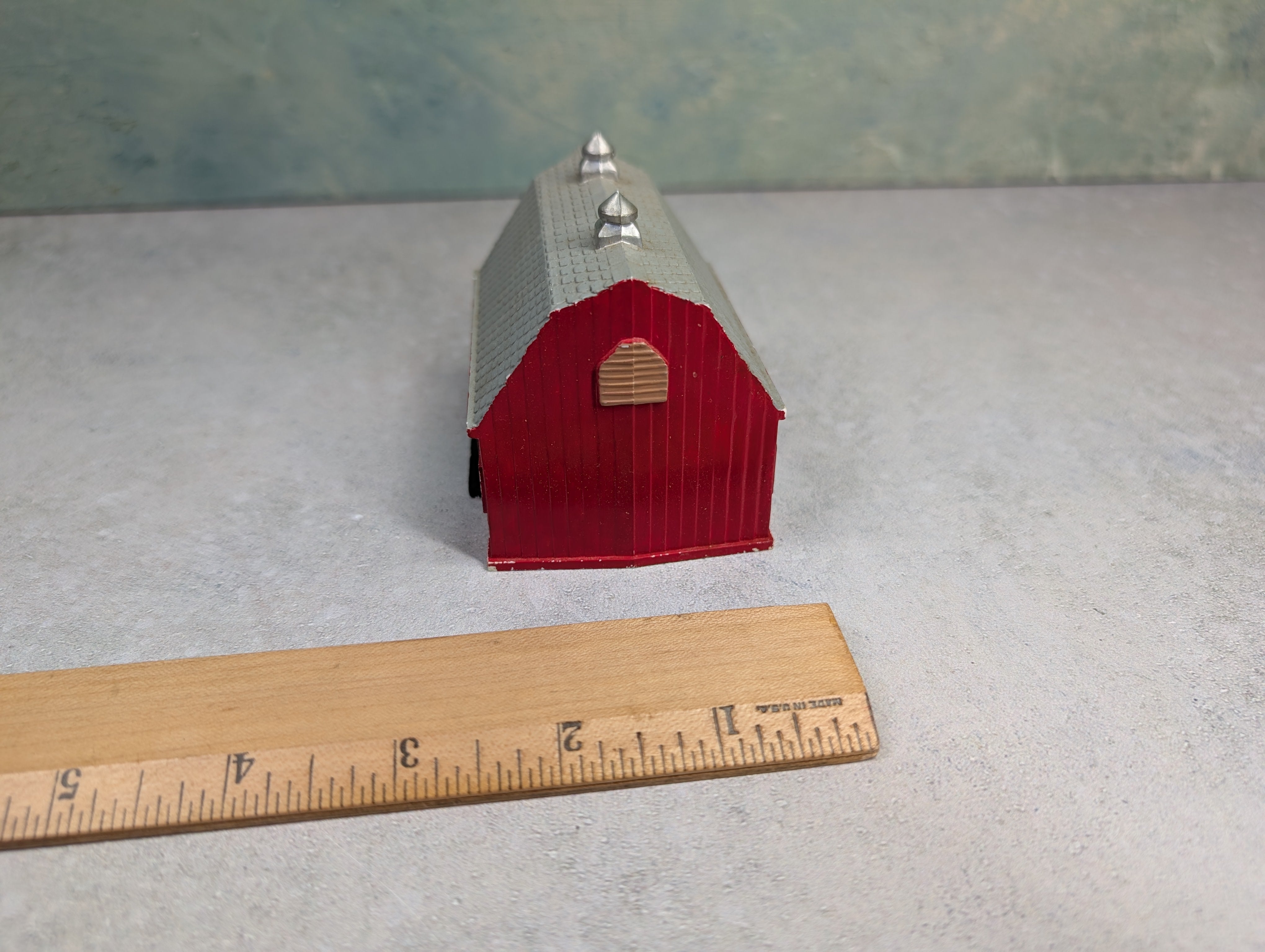 USED Marx HO Scale Red Barn