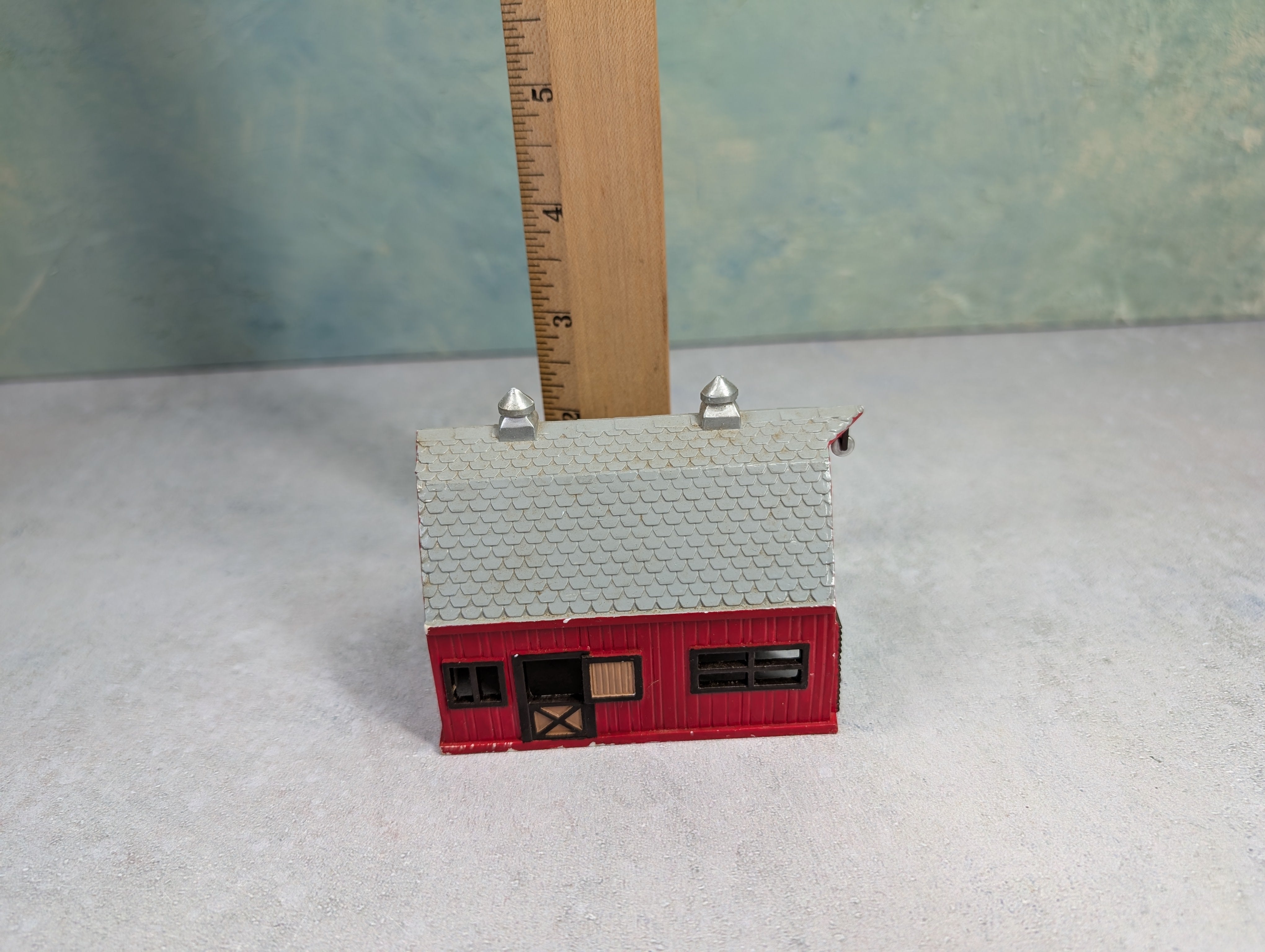 USED Marx HO Scale Red Barn