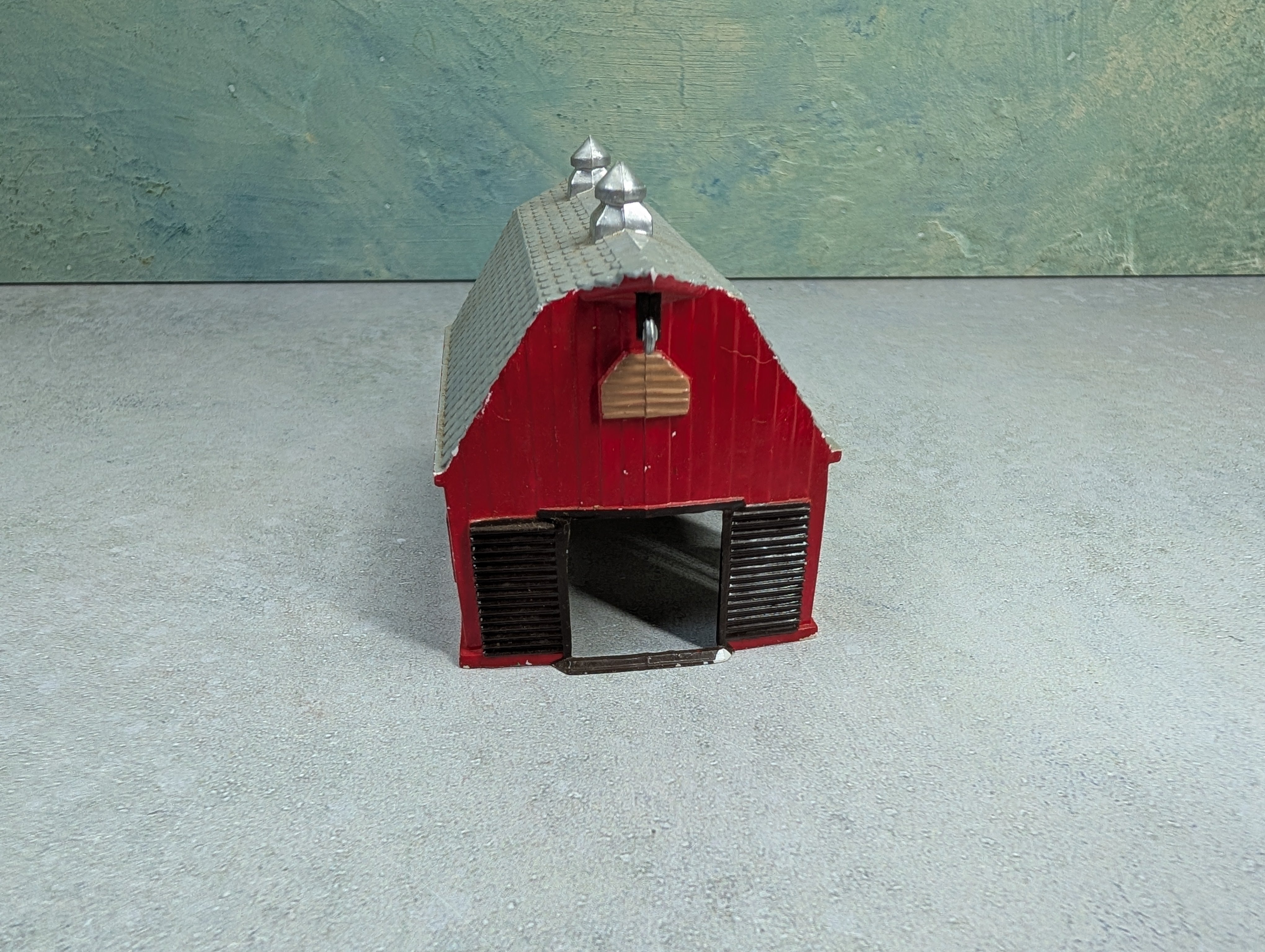 USED Marx HO Scale Red Barn