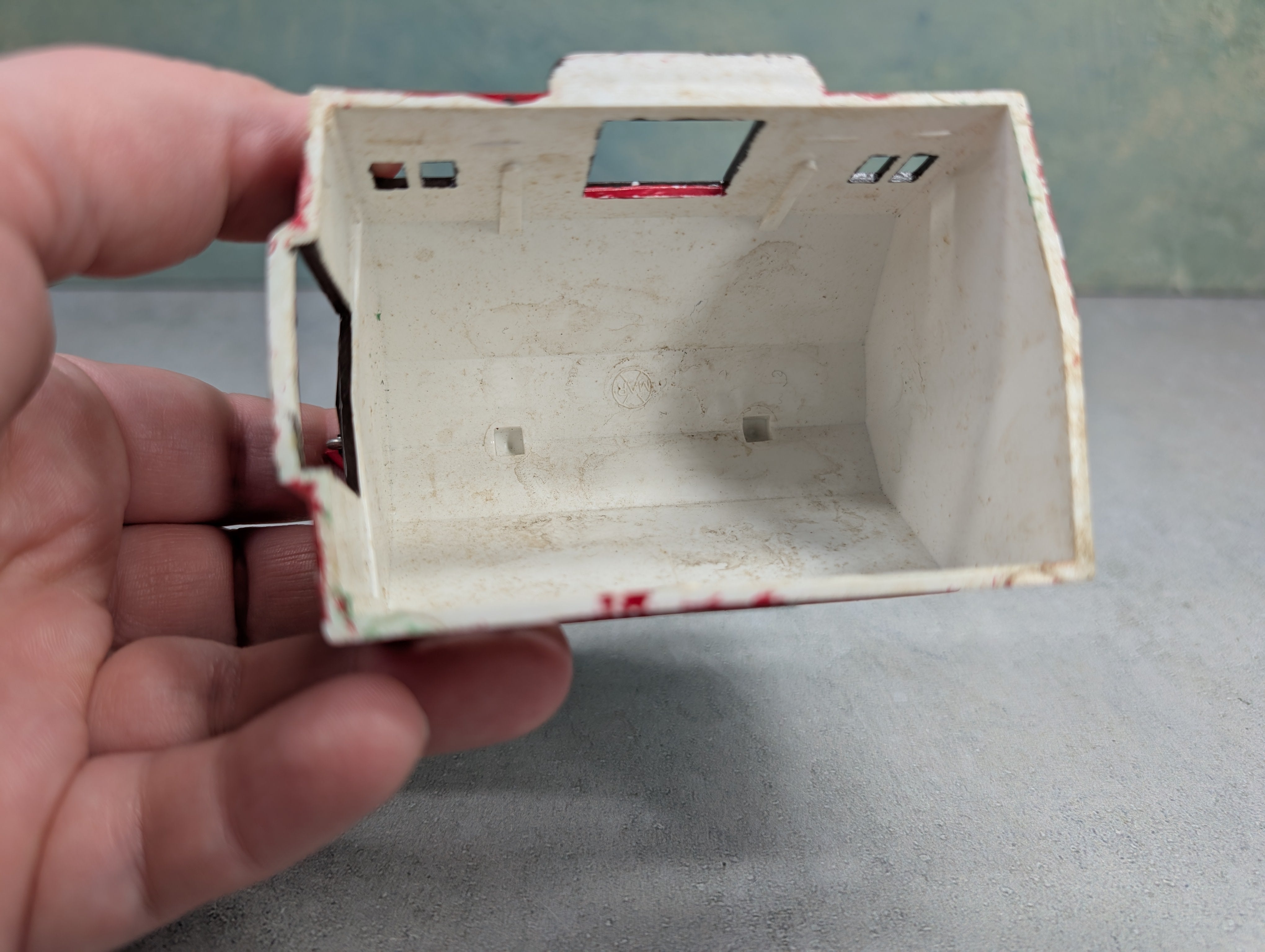 USED Marx HO Scale Red Barn