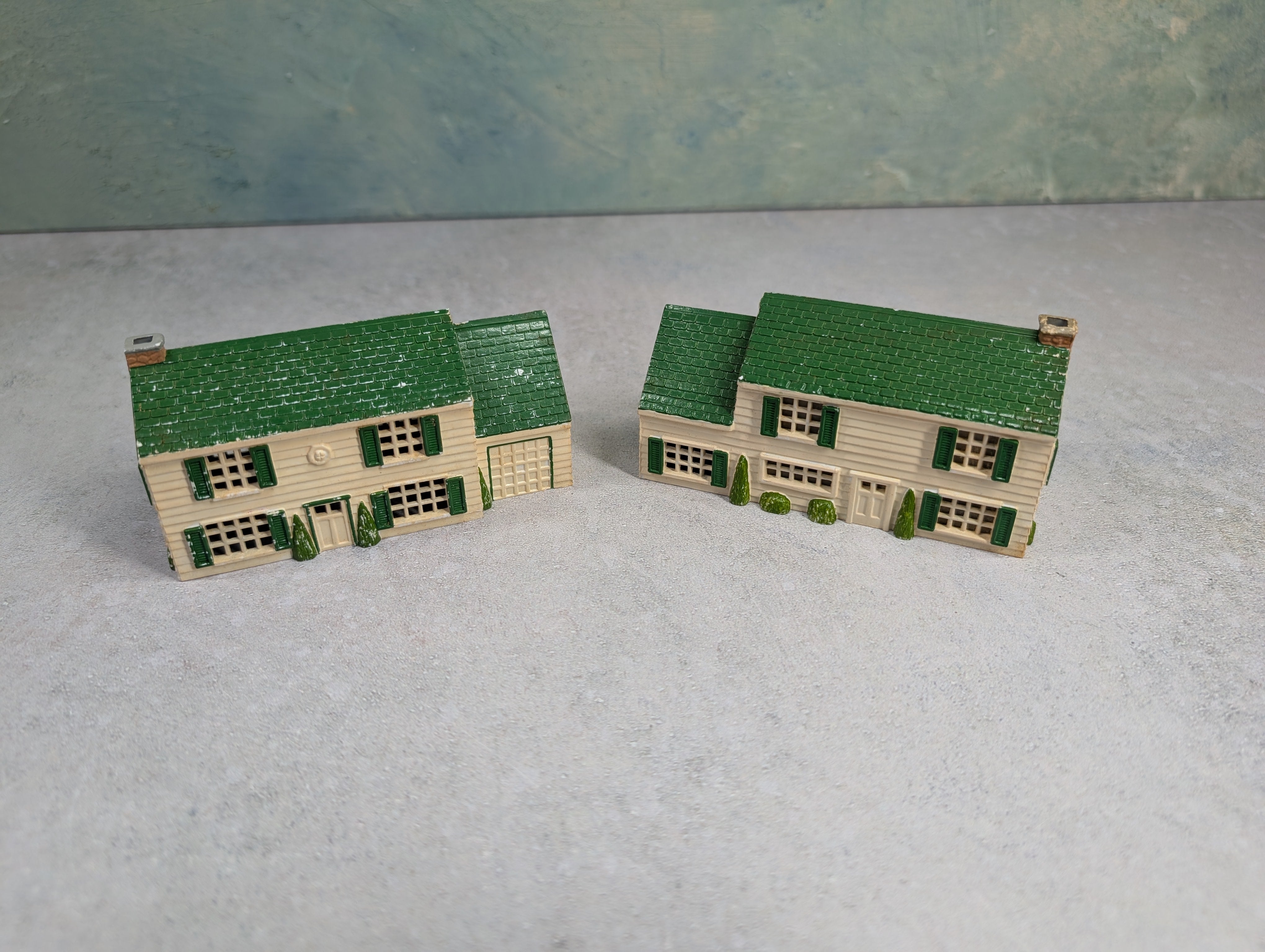 USED Marx HO Scale Lot of 2 Story Homes with Green Roof (2 pcs)