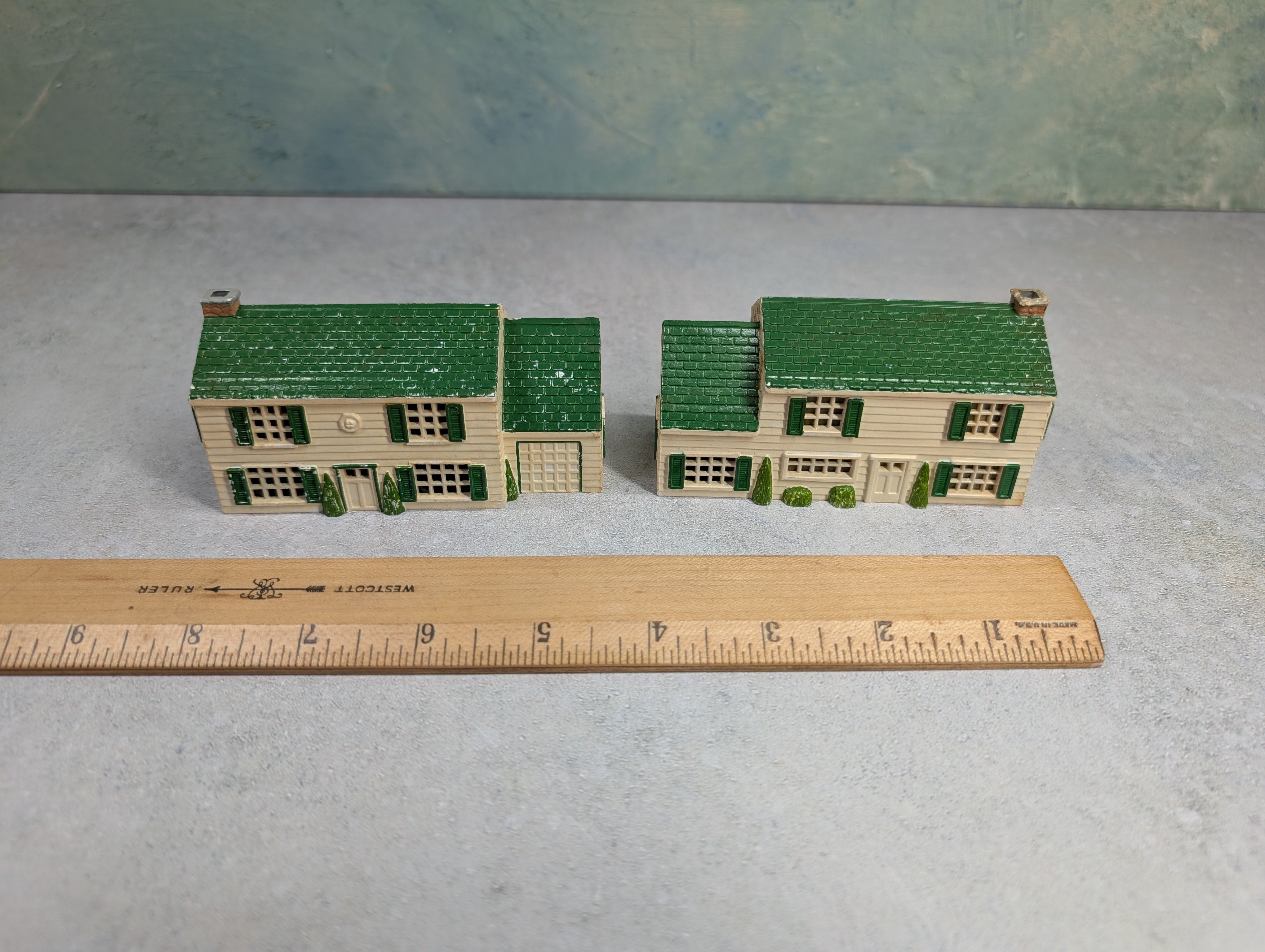 USED Marx HO Scale Lot of 2 Story Homes with Green Roof (2 pcs)