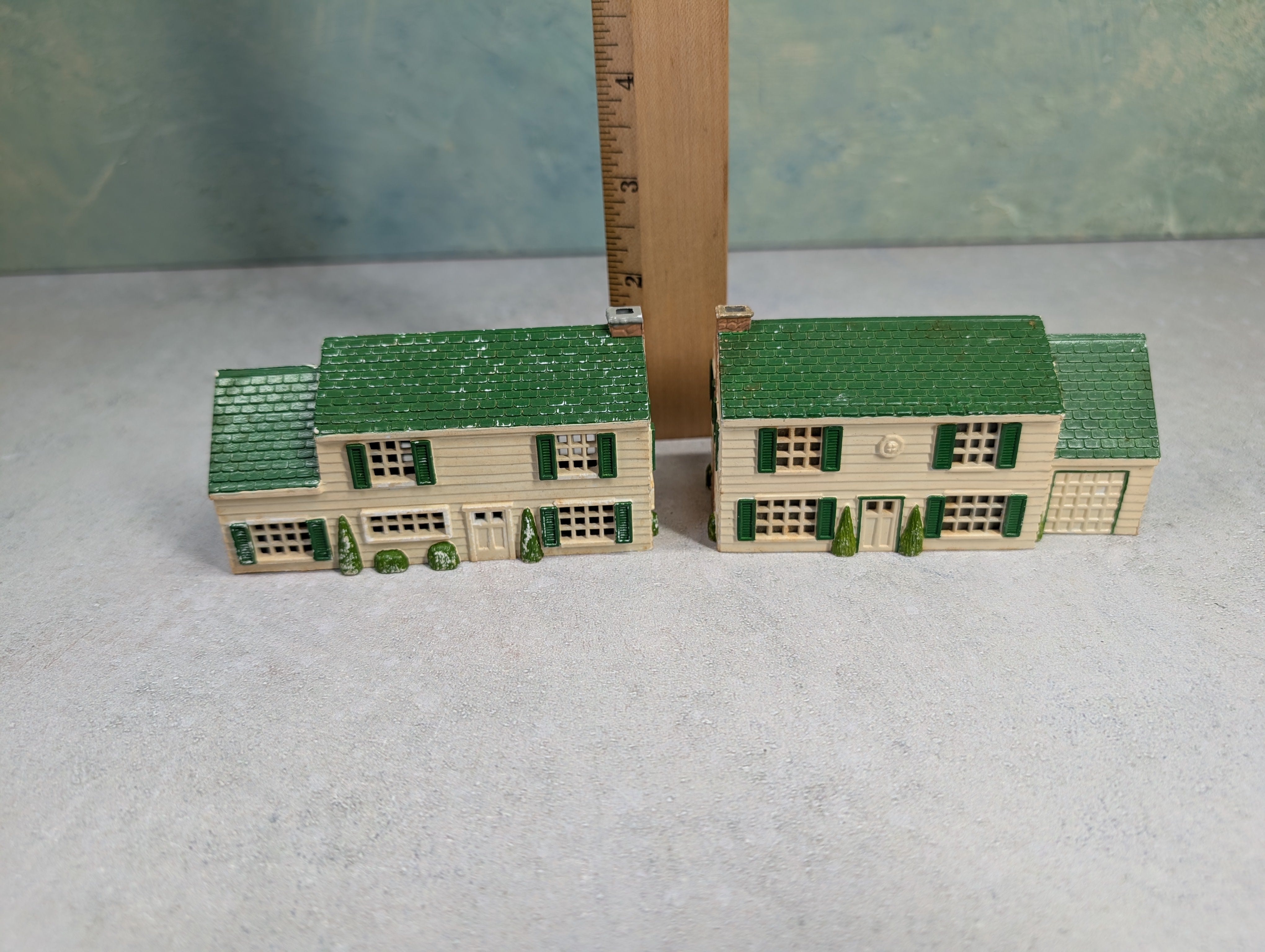USED Marx HO Scale Lot of 2 Story Homes with Green Roof (2 pcs)