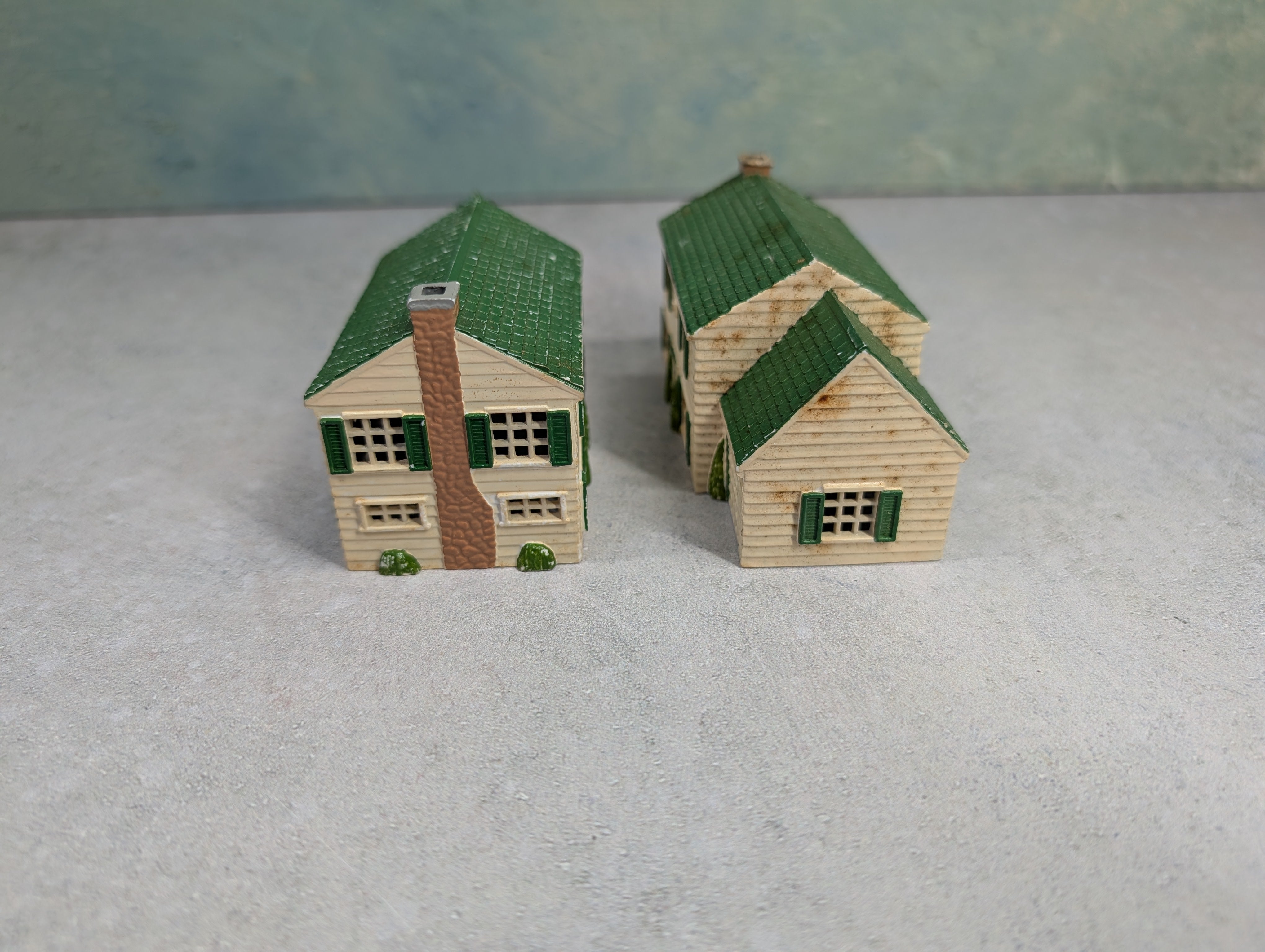 USED Marx HO Scale Lot of 2 Story Homes with Green Roof (2 pcs)