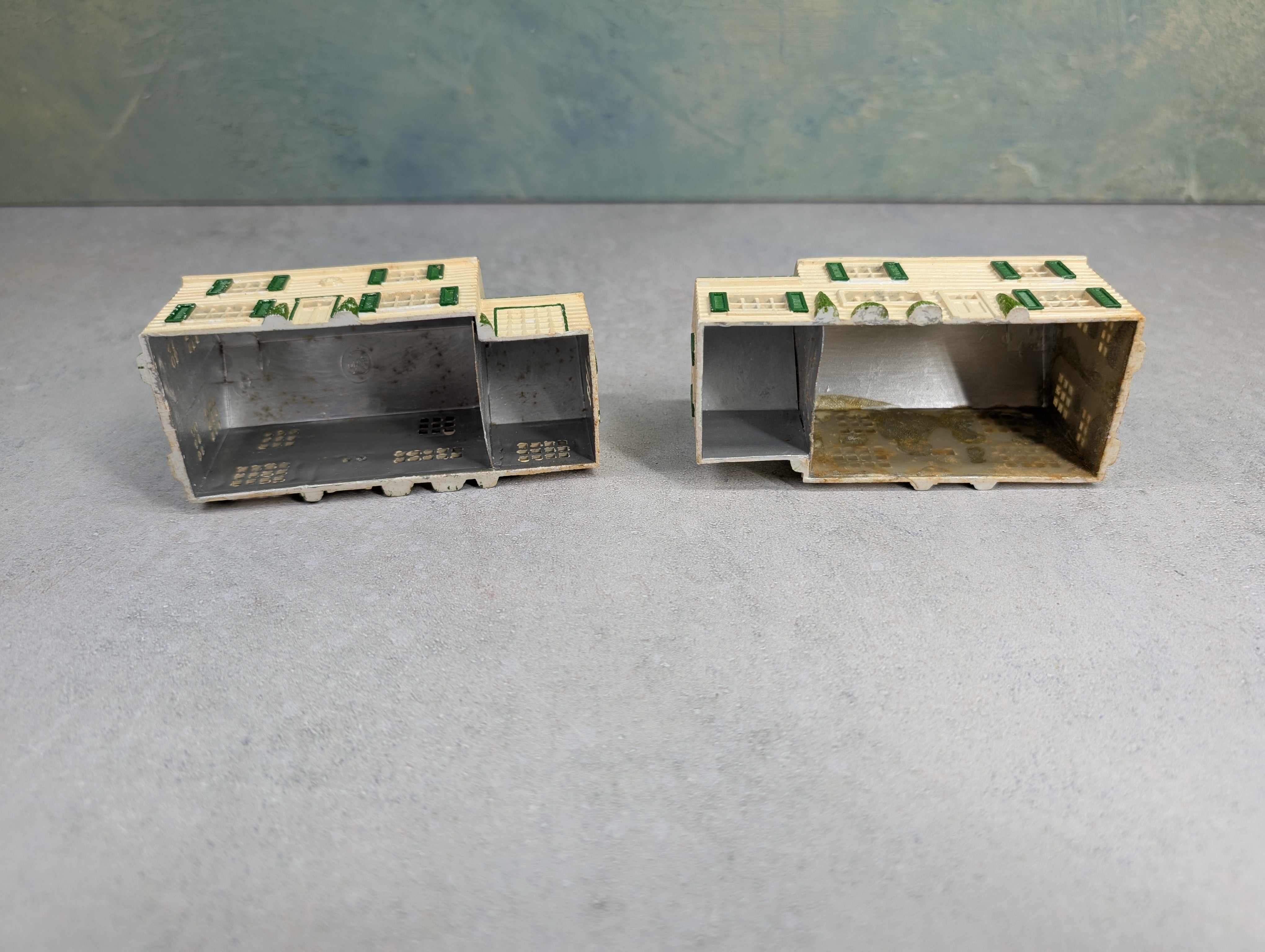 USED Marx HO Scale Lot of 2 Story Homes with Green Roof (2 pcs)