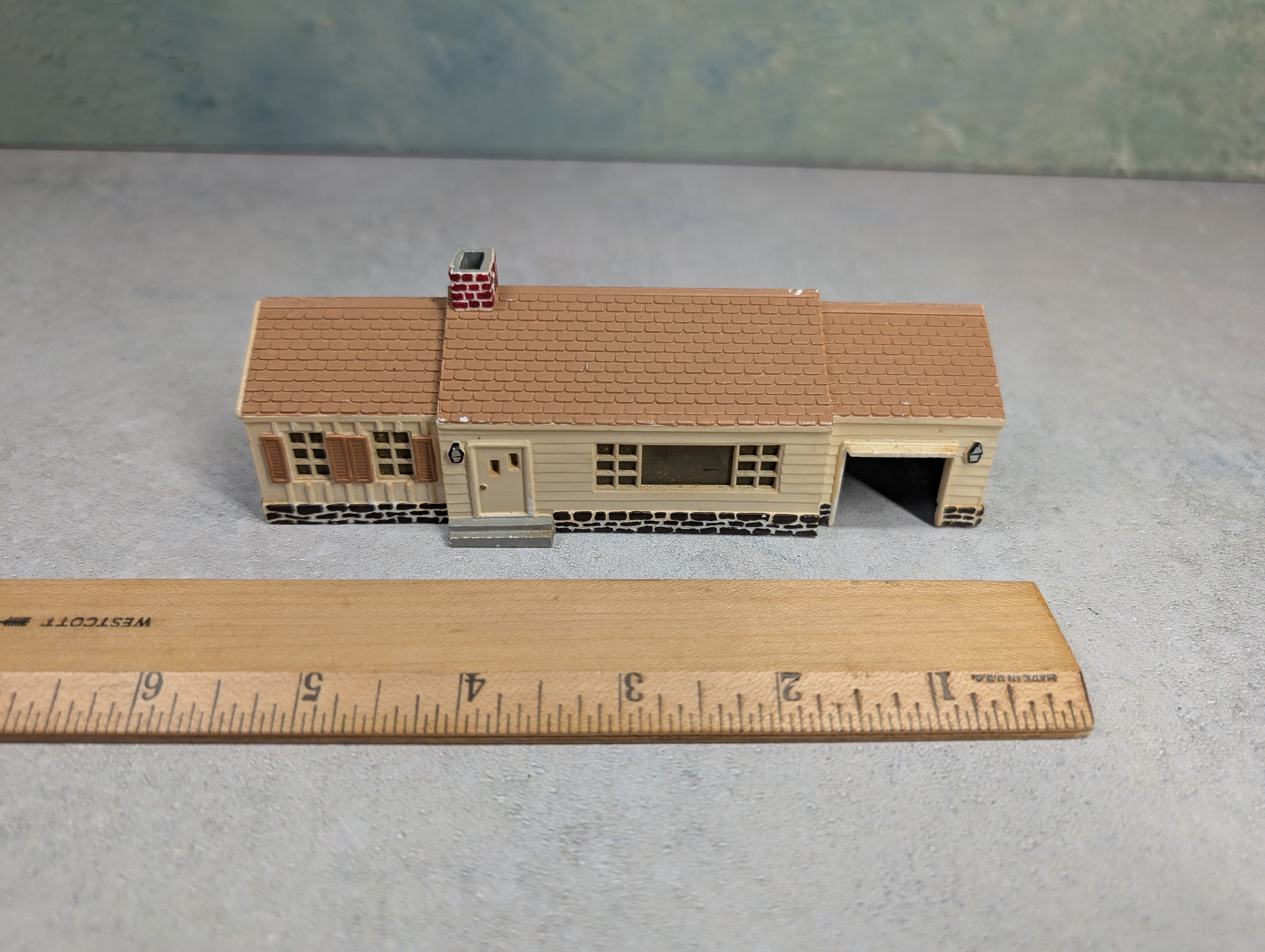 USED Marx HO Scale Light Brown Home