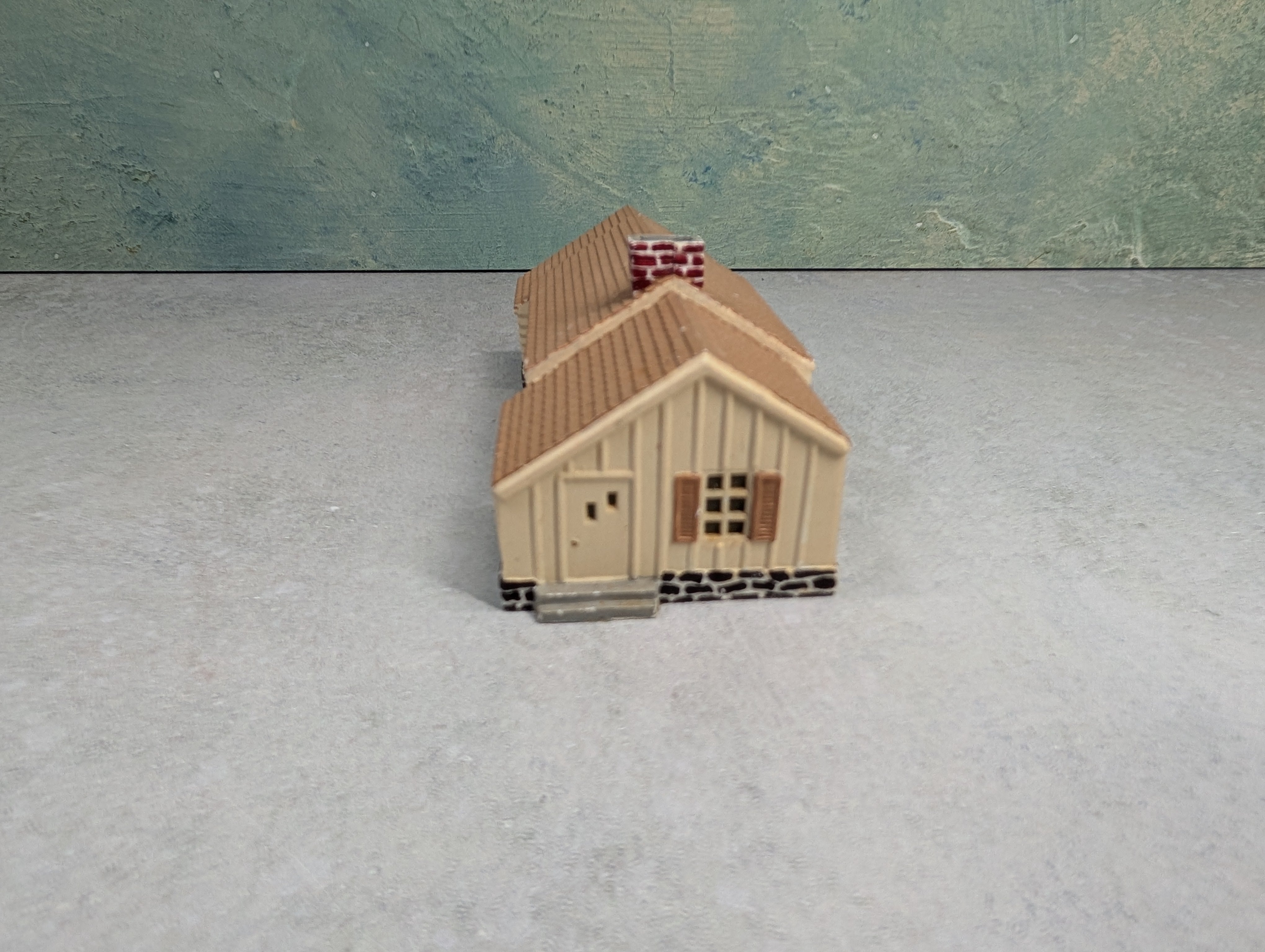 USED Marx HO Scale Light Brown Home