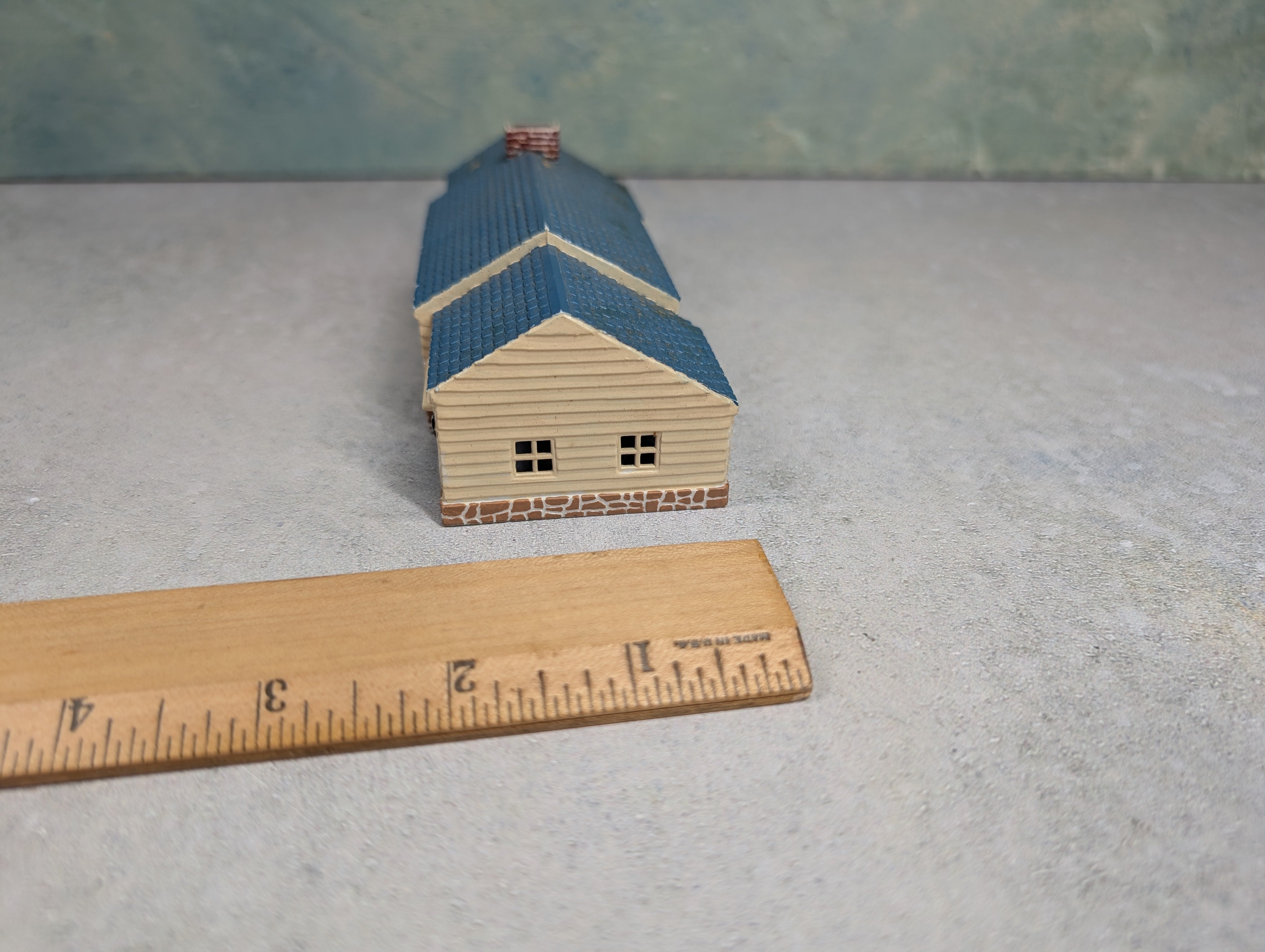 USED Marx HO Scale Light Brown & Blue Roof Home