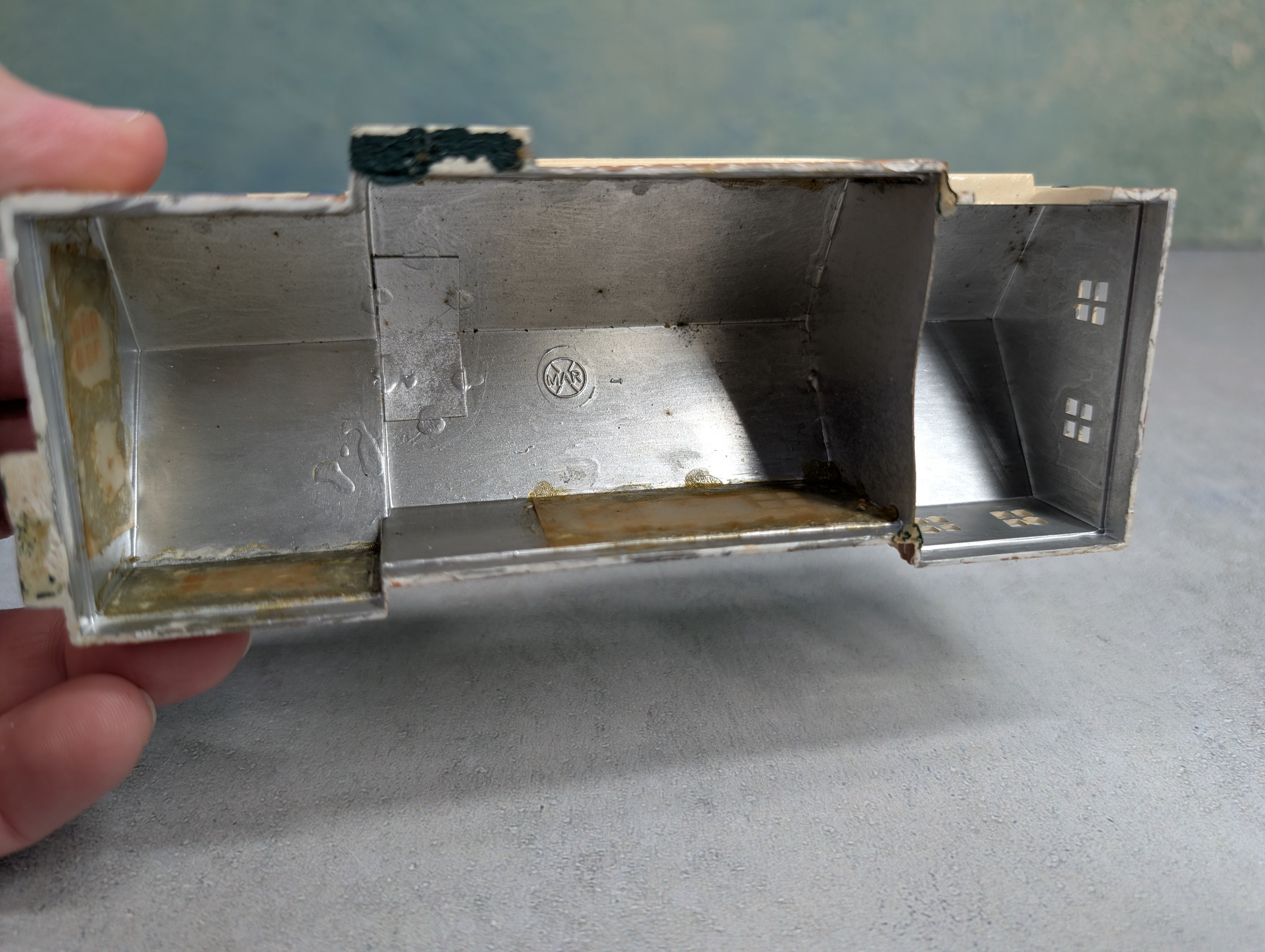 USED Marx HO Scale Light Brown & Blue Roof Home