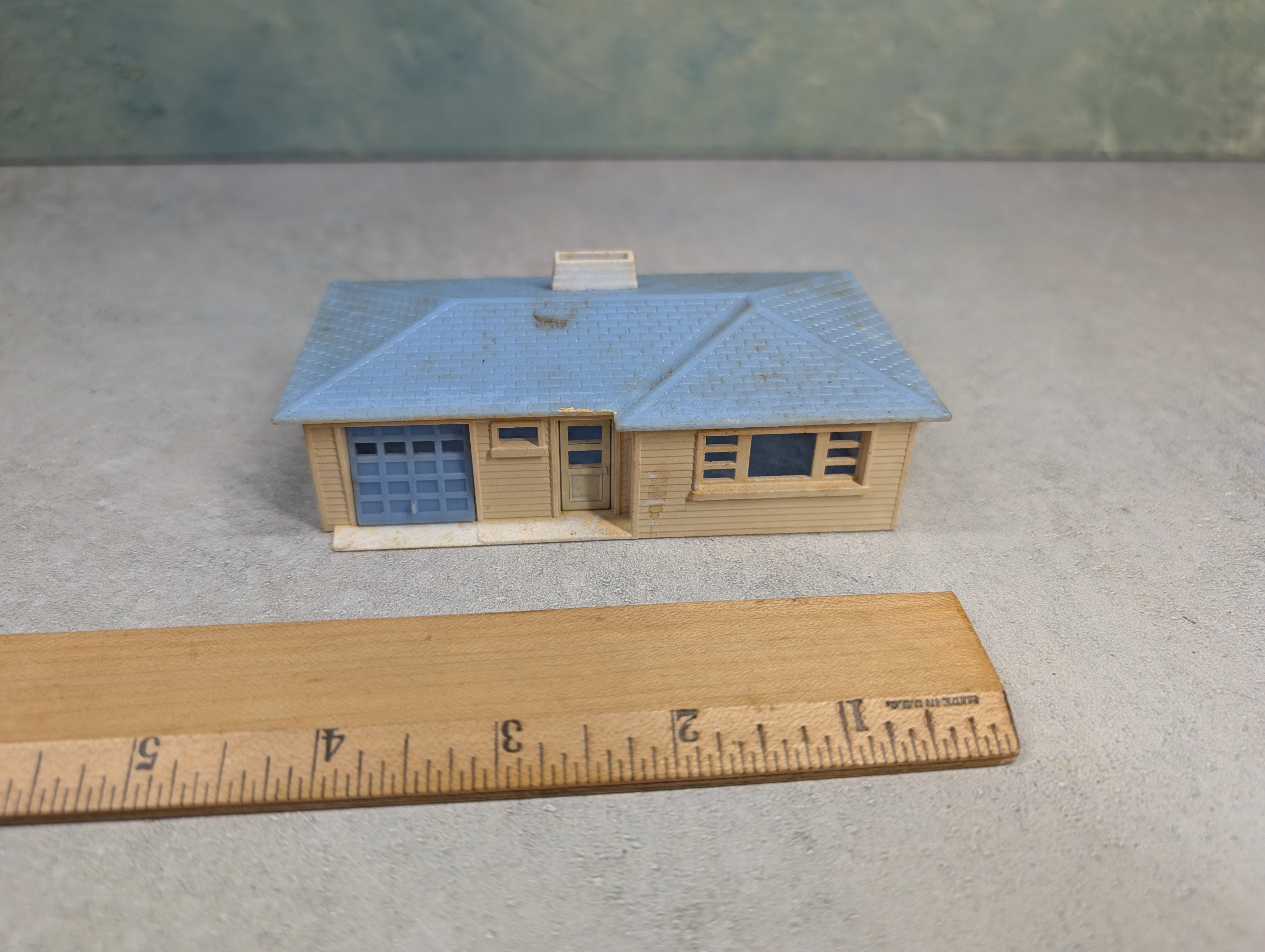 USED Bachmann Plasticville HO Scale One Story House w/ Blue Roof