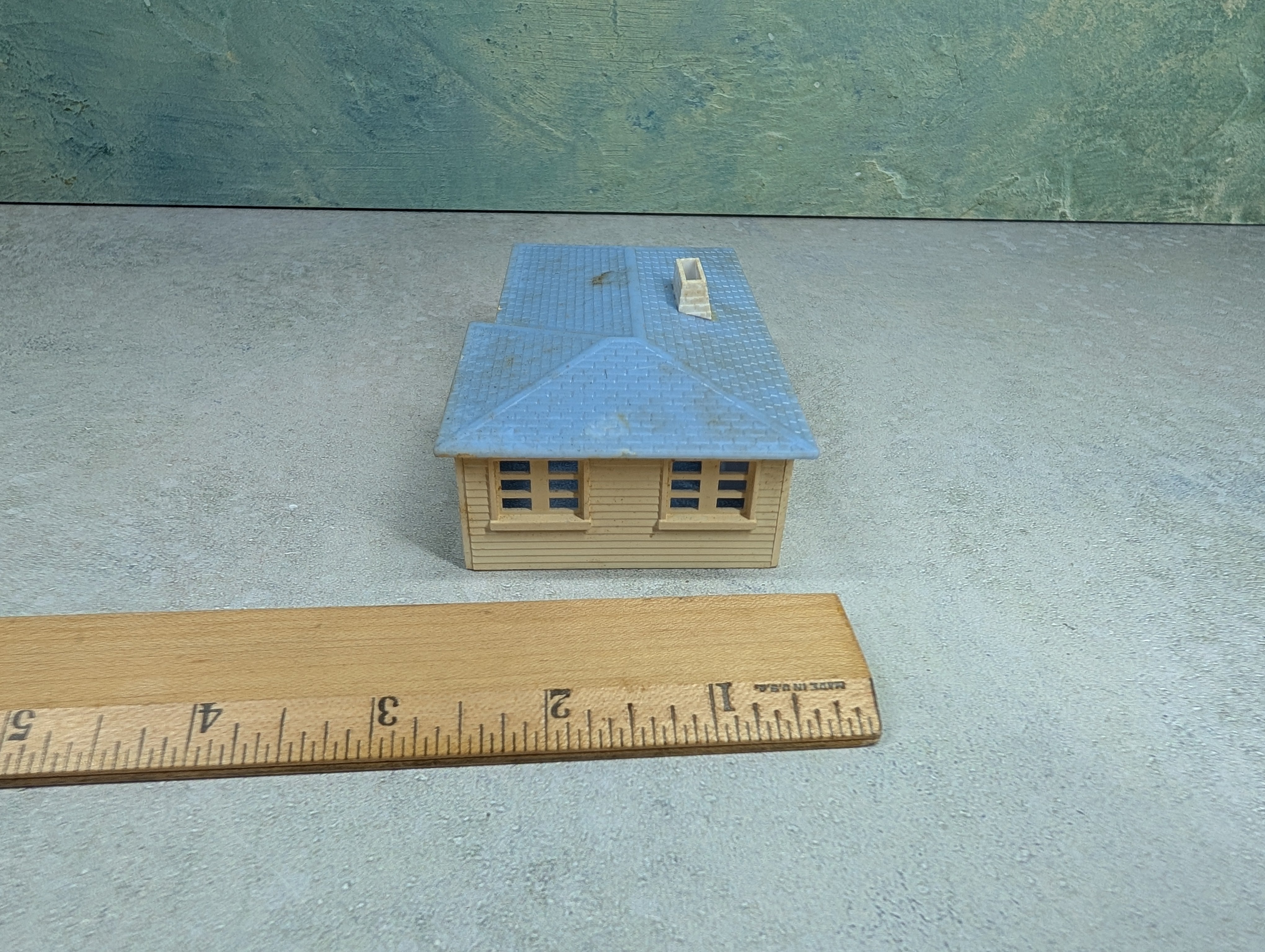 USED Bachmann Plasticville HO Scale One Story House w/ Blue Roof