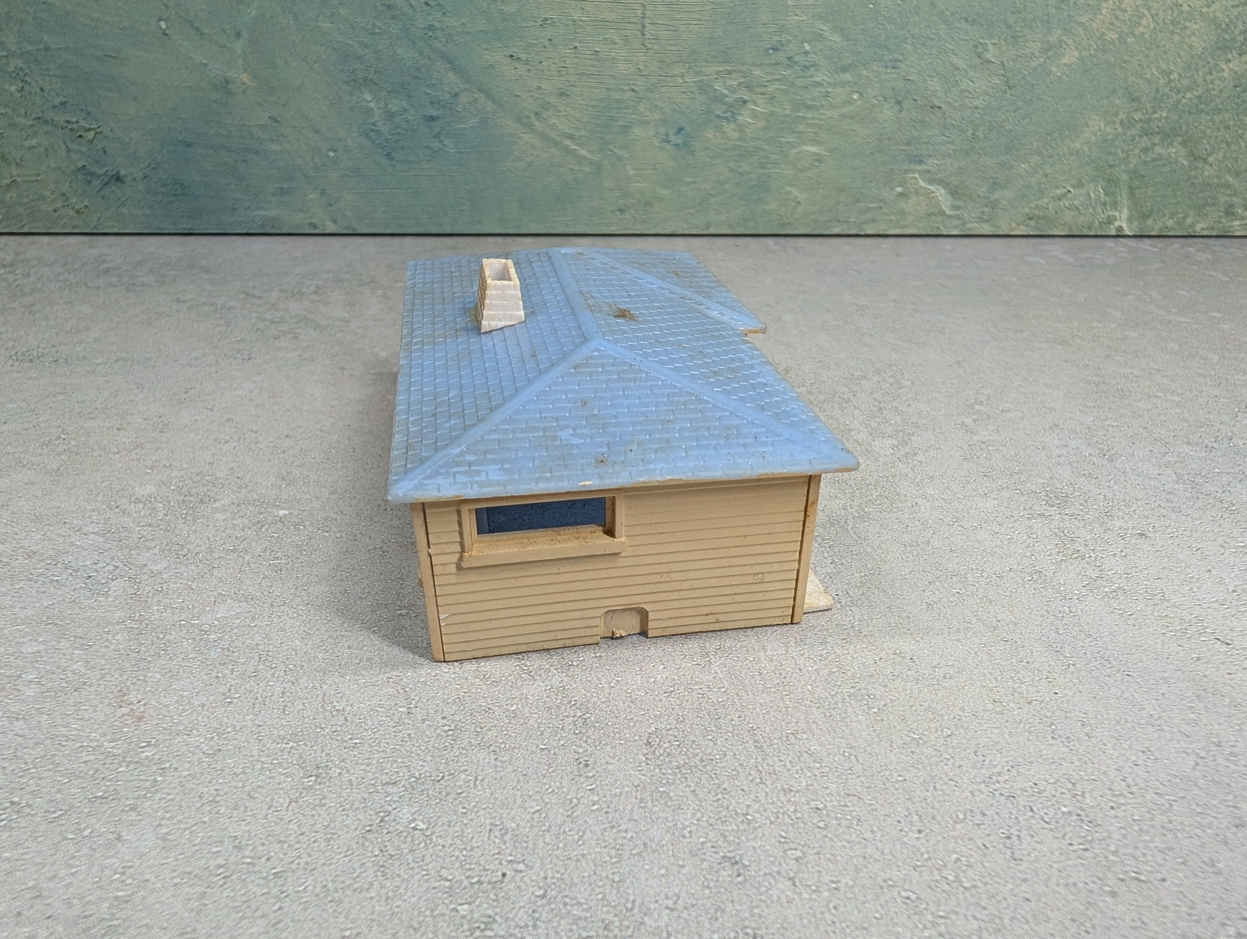 USED Bachmann Plasticville HO Scale One Story House w/ Blue Roof